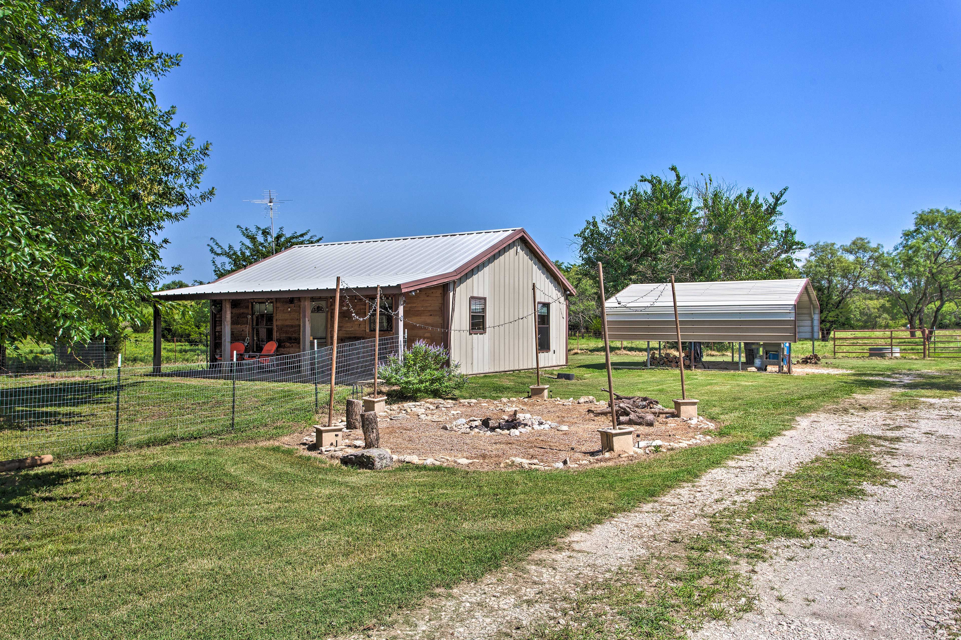 Cabin Exterior | Fire Pit