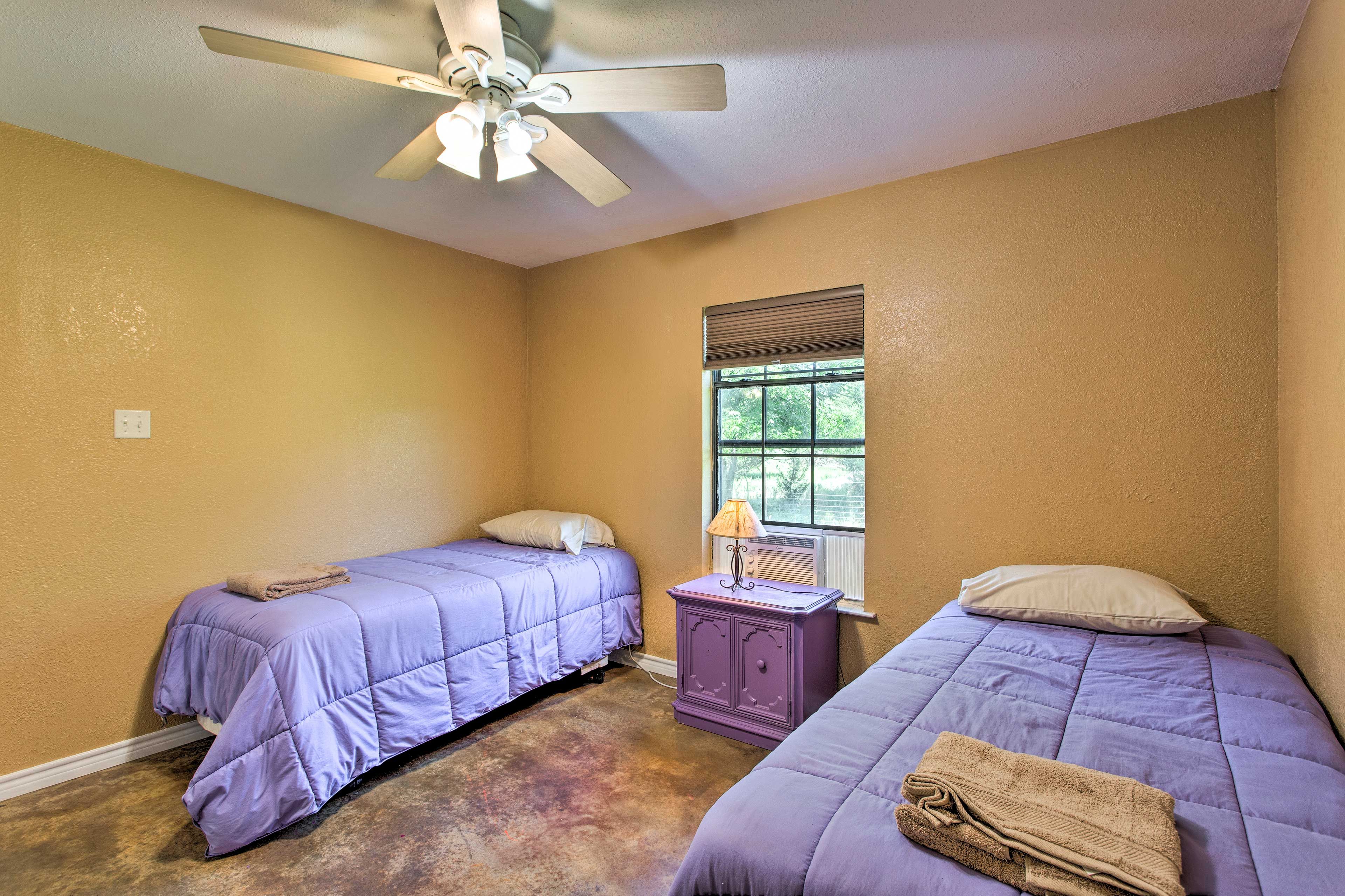Bedroom 1 | Free WiFi