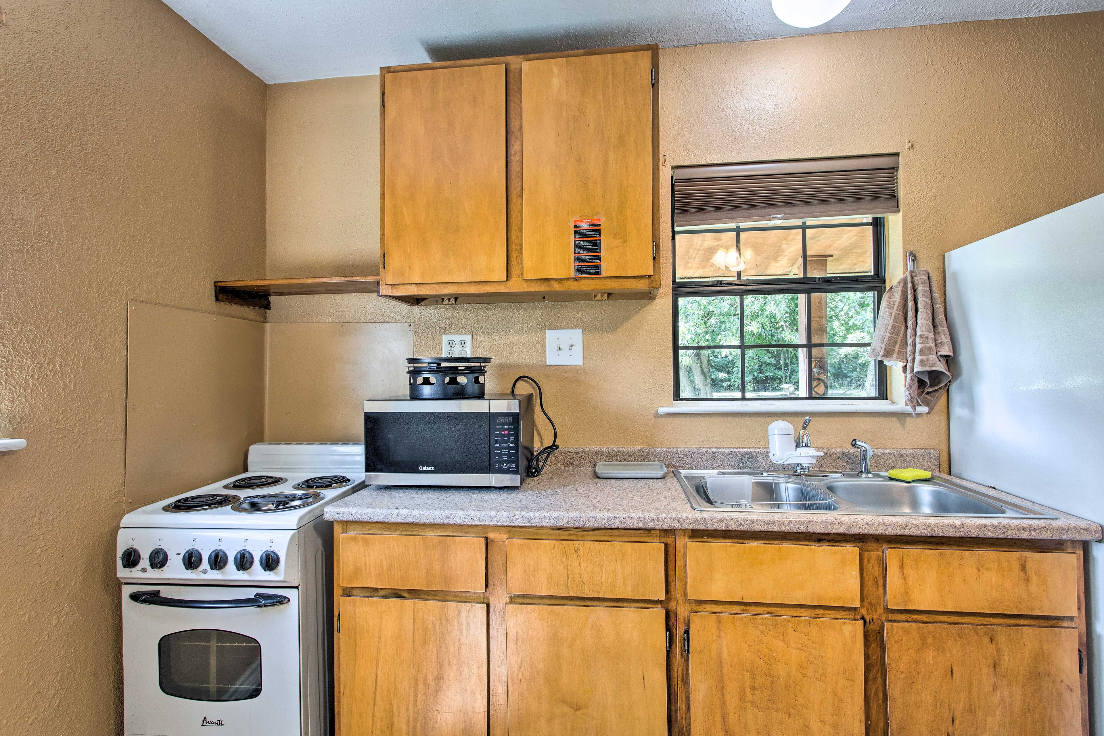 Kitchenette | Oven | Stovetop