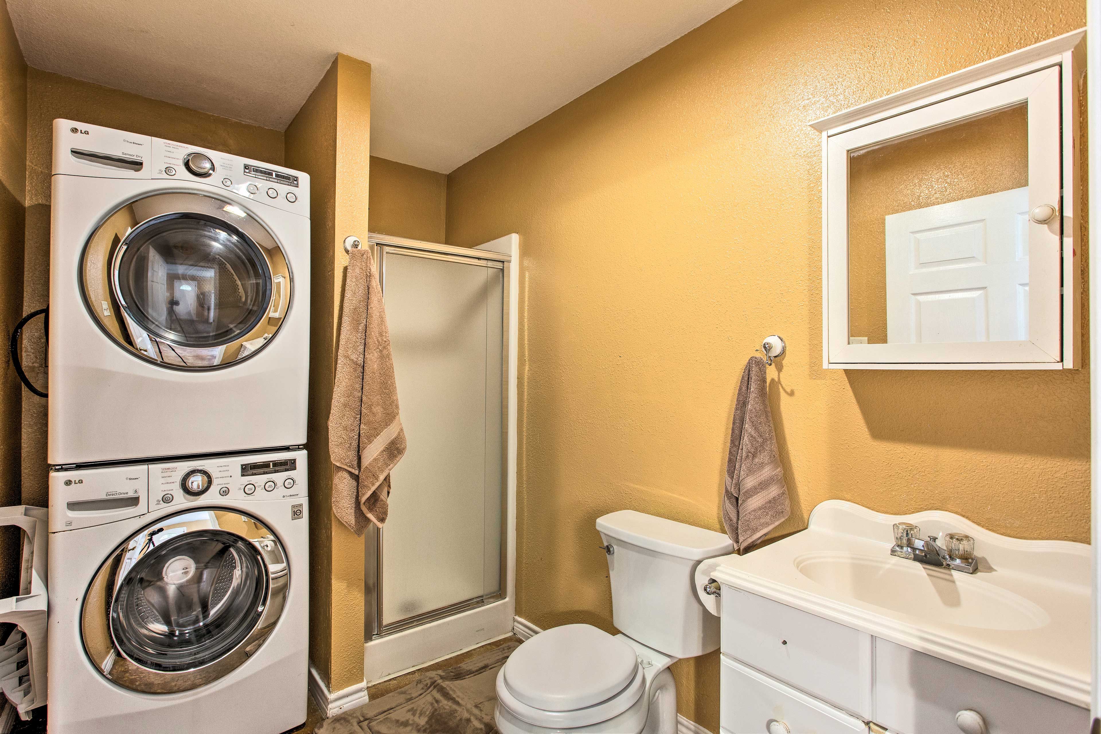 Bathroom | Washer/Dryer | Towels Provided