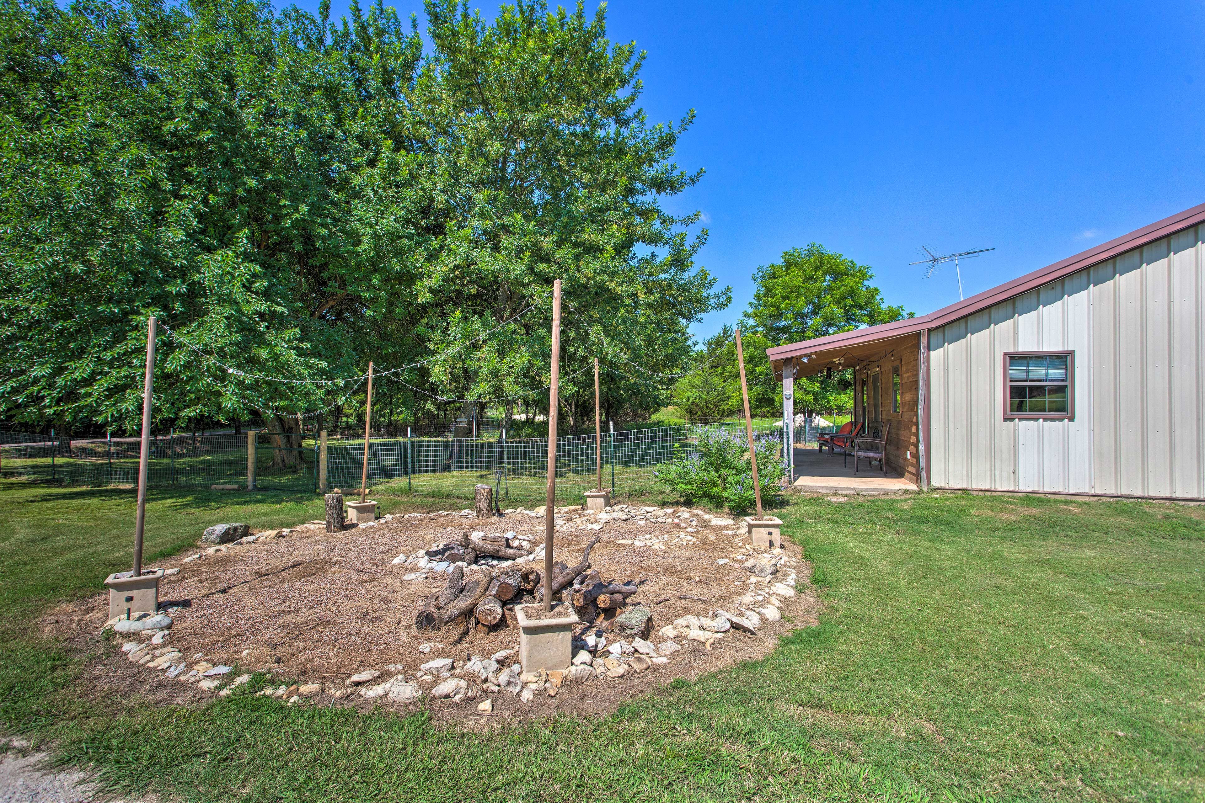 Cabin Exterior | Fire Pit