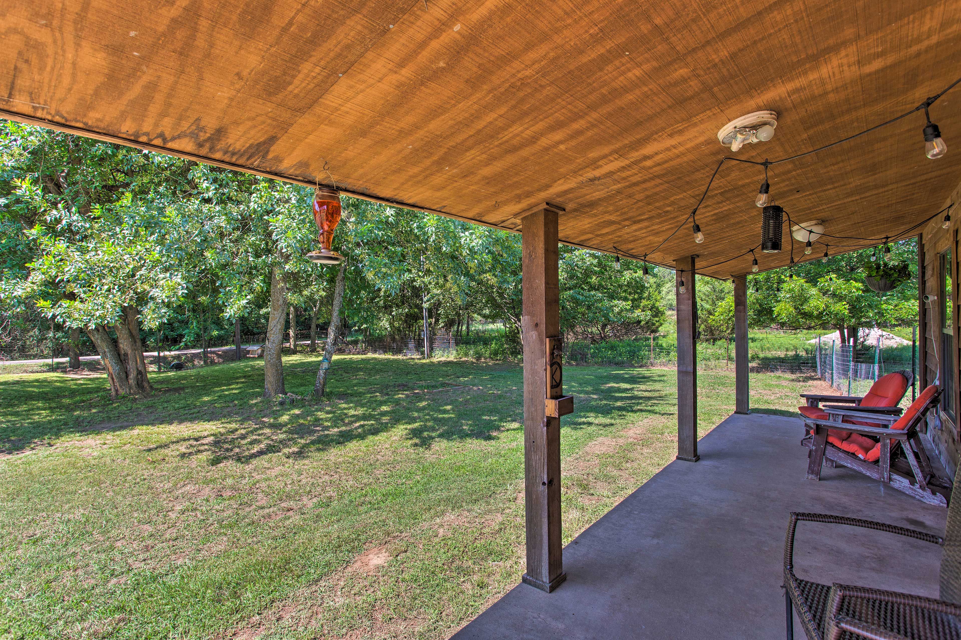 Cabin Exterior | Covered Porch w/ Seating