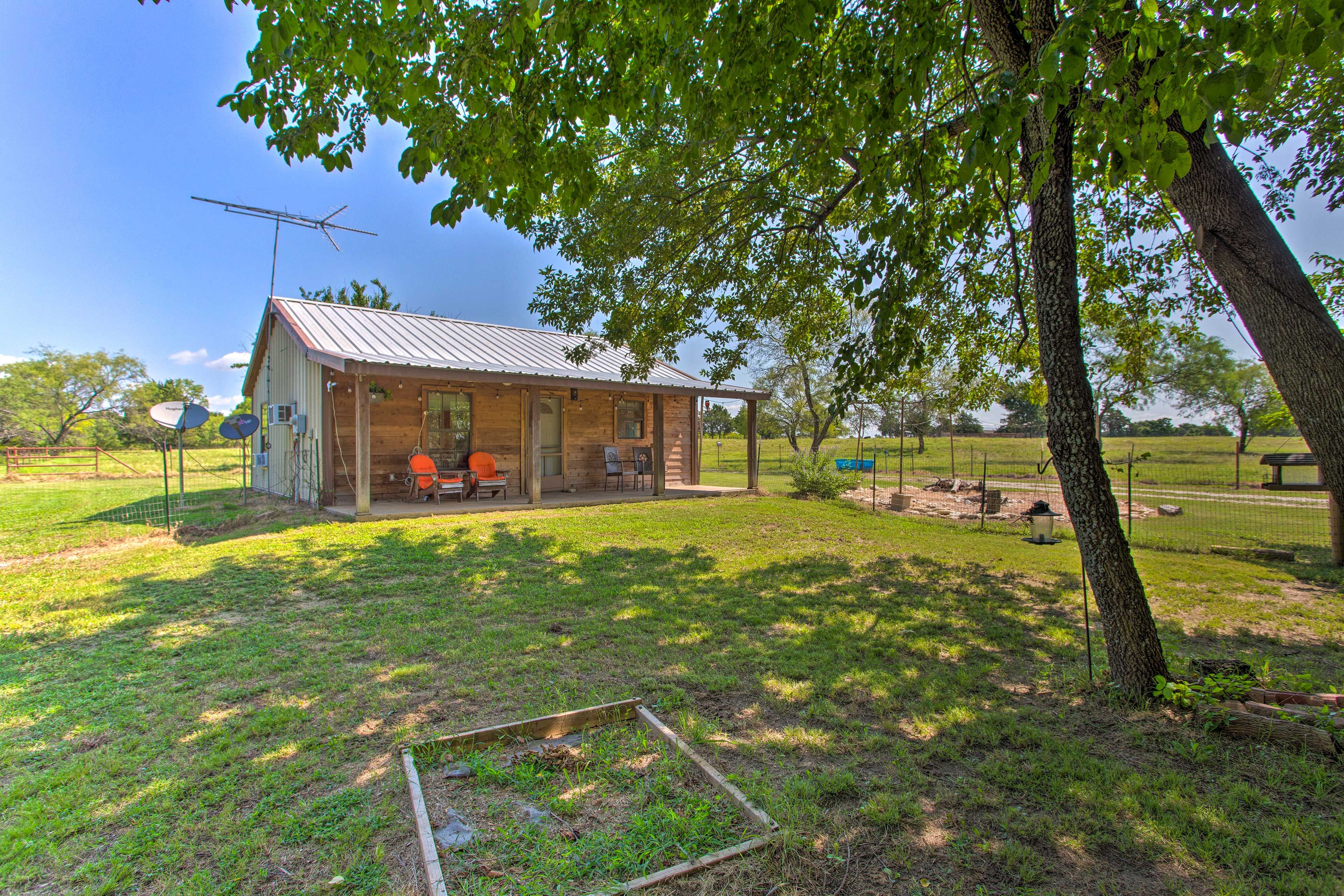 Cabin Exterior | Covered Porch w/ Seating