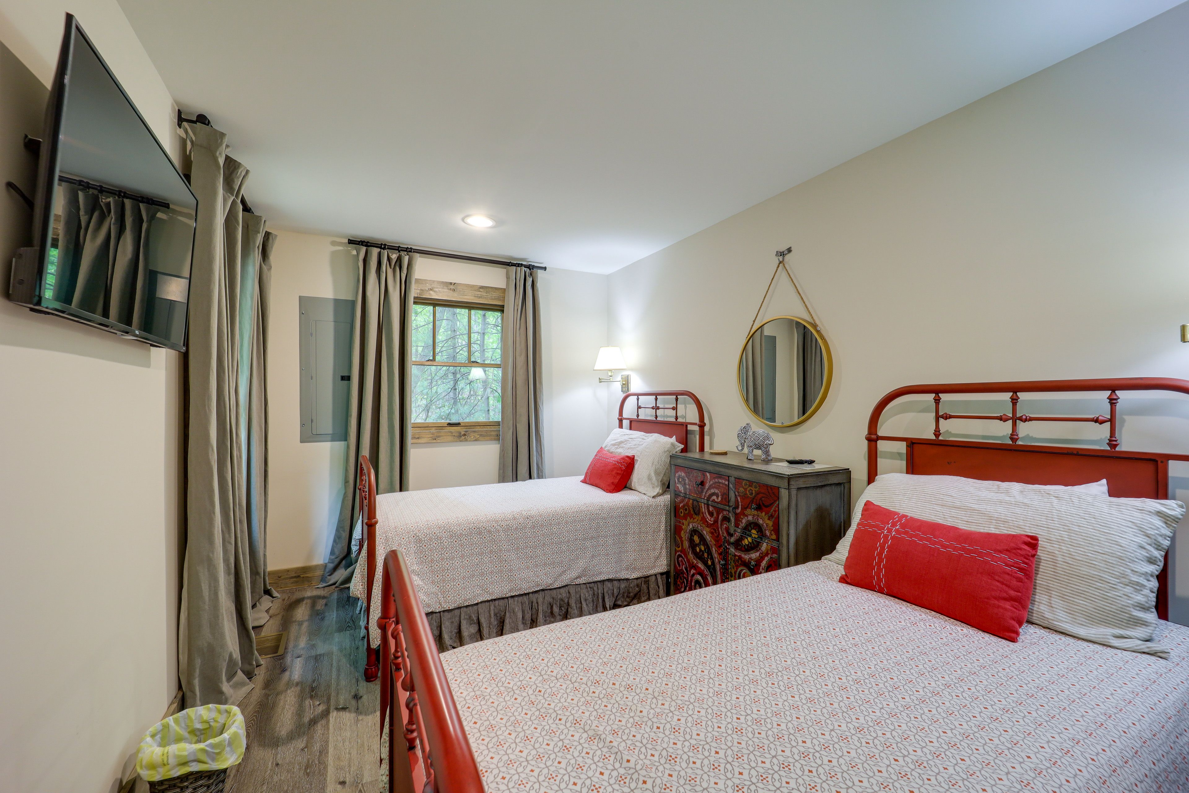 Bedroom 2 | 2 Twin Beds