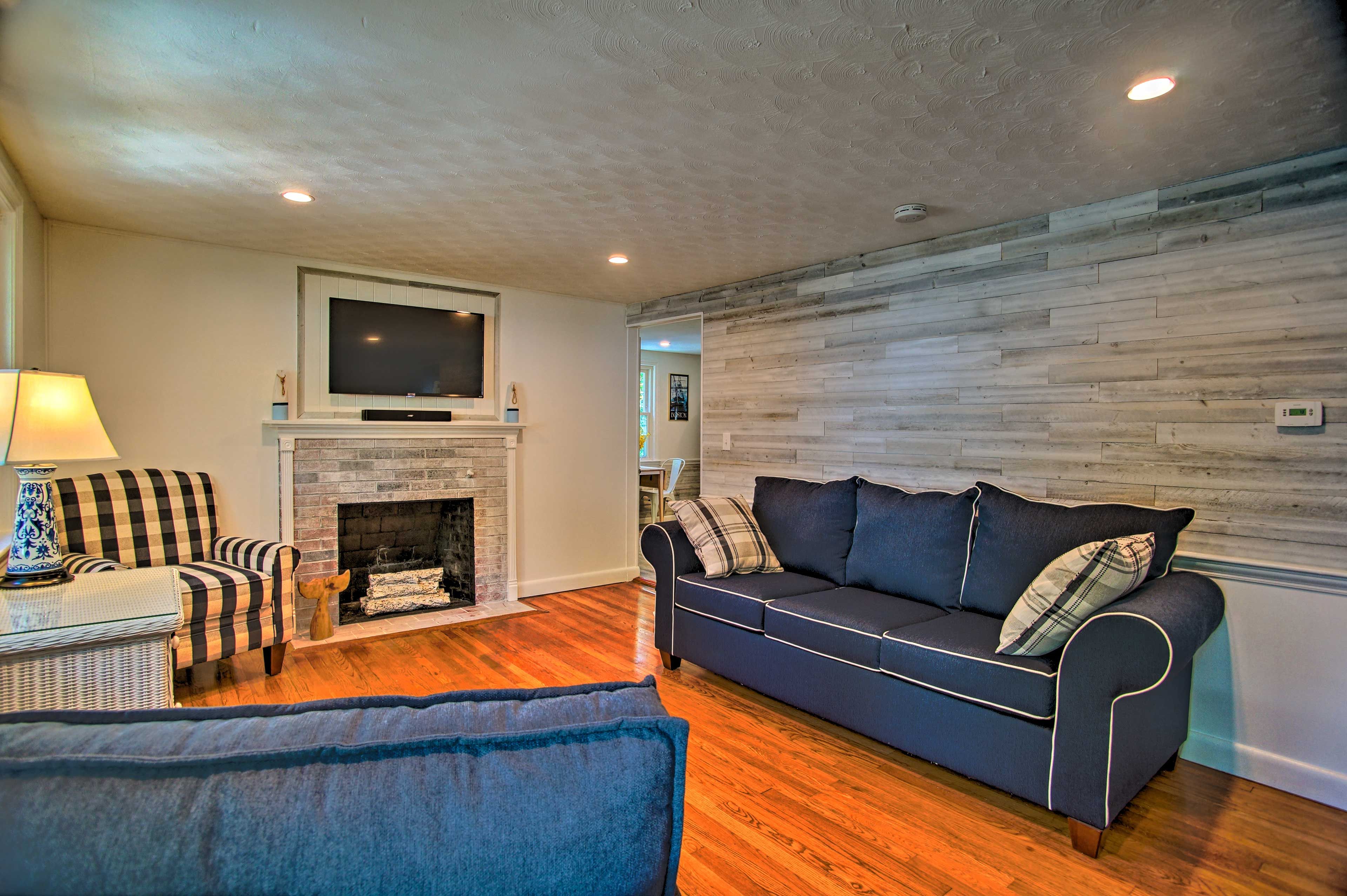 Living Room | Smart TV | Free WiFi