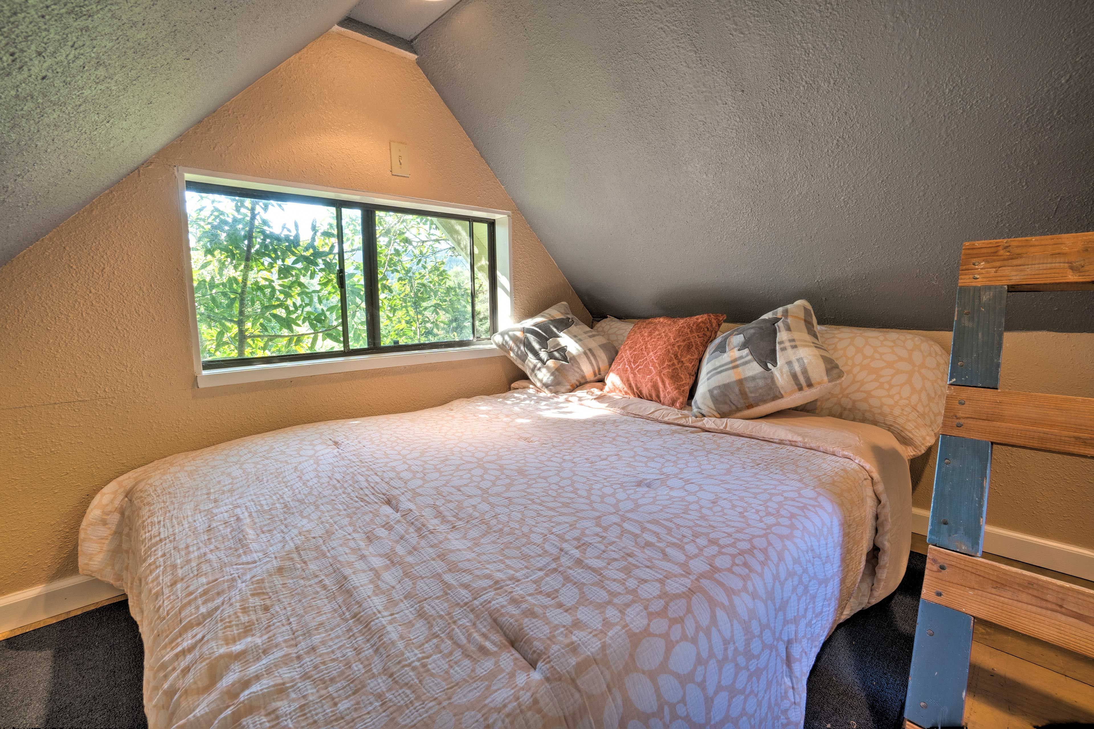 Loft | Full Bed | Ladder Required