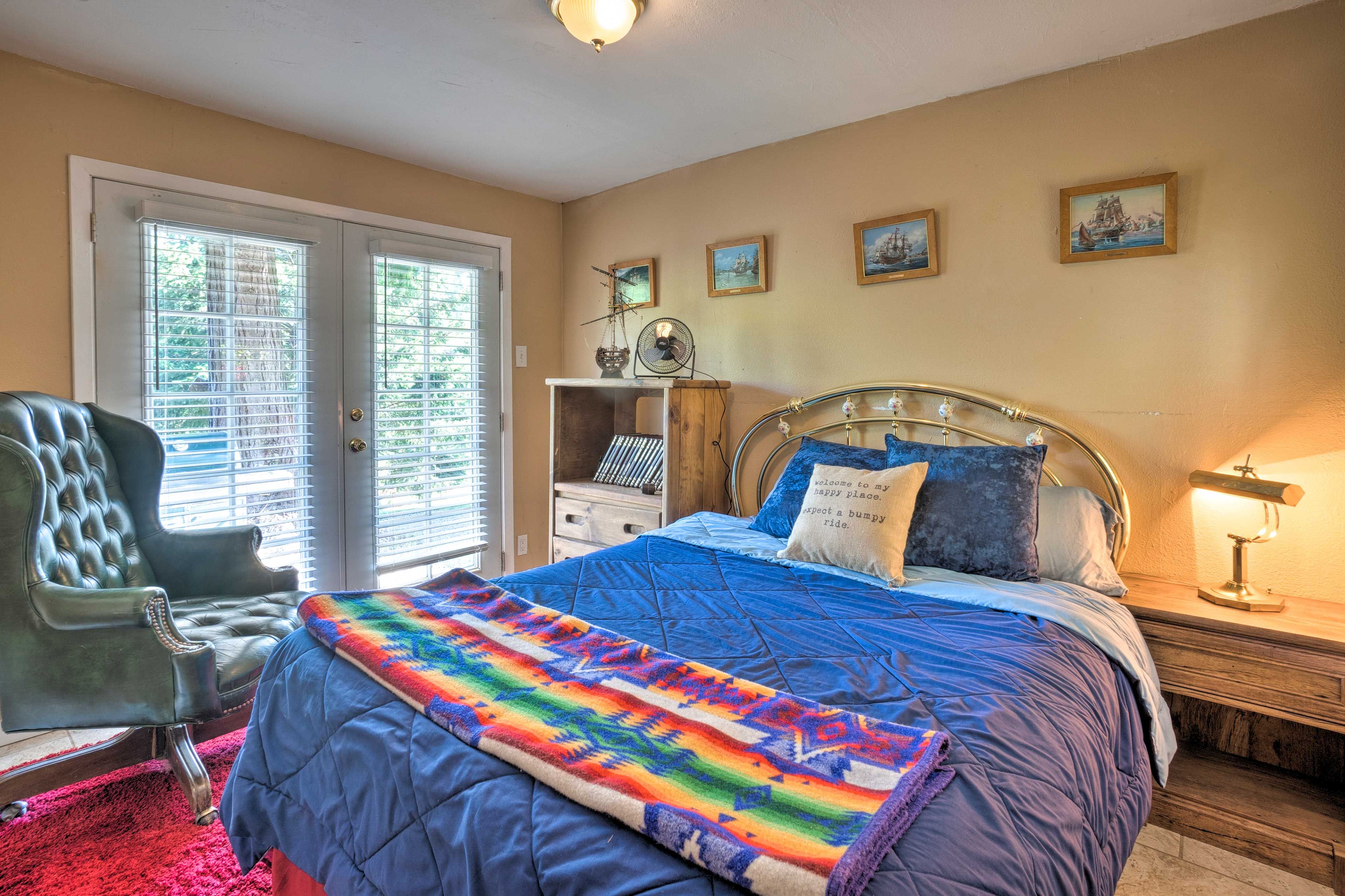 Bedroom | Queen Bed
