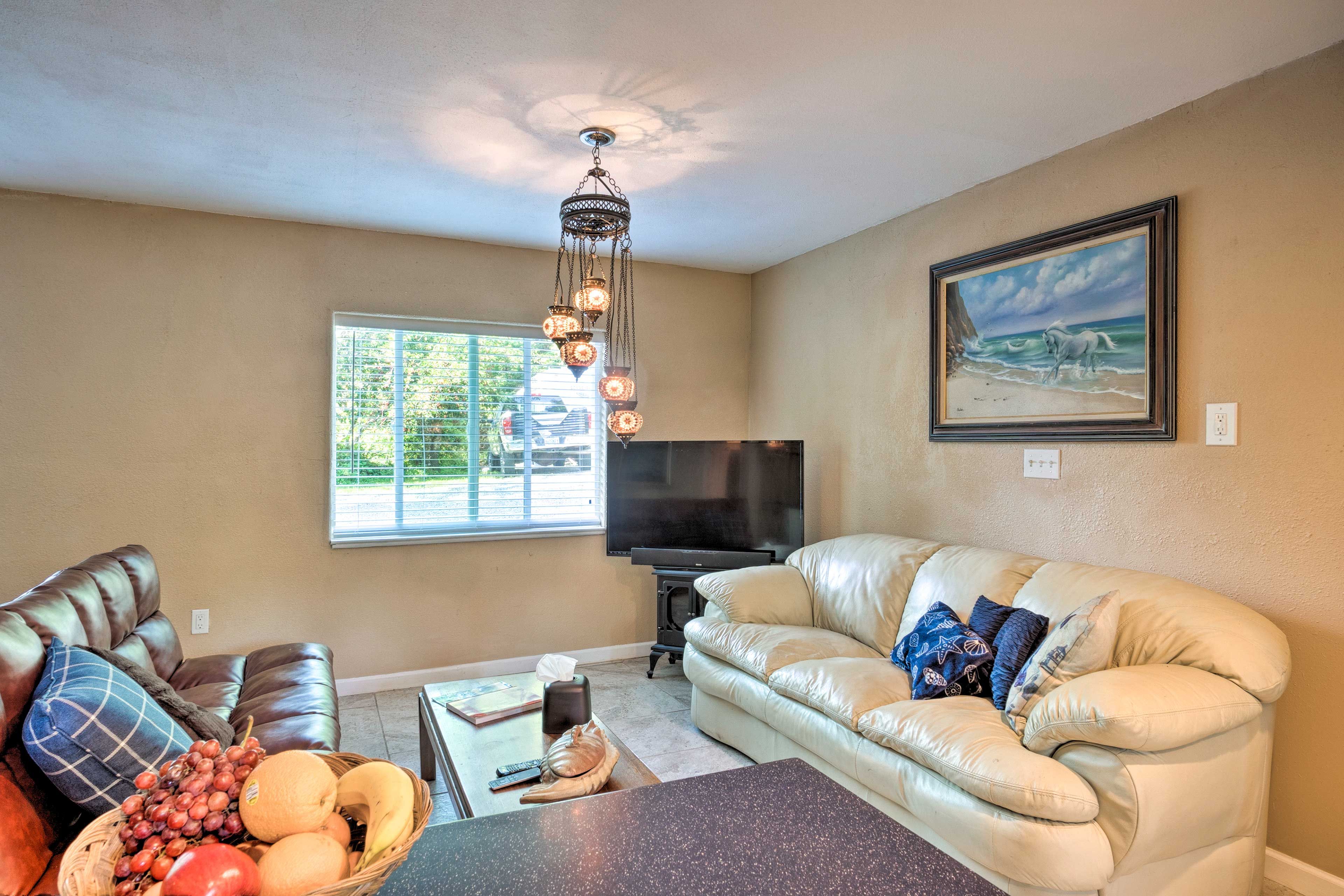 Living Area | Free WiFi