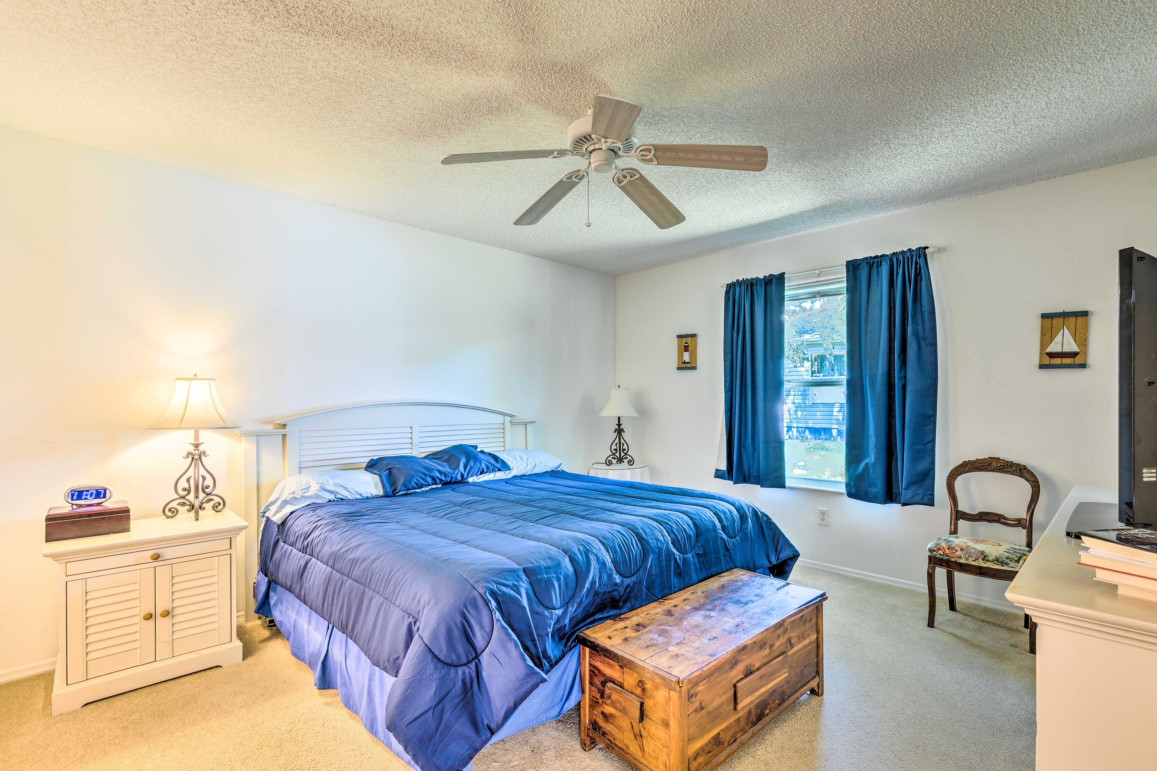 Bedroom 1 | King Bed | Linens Provided