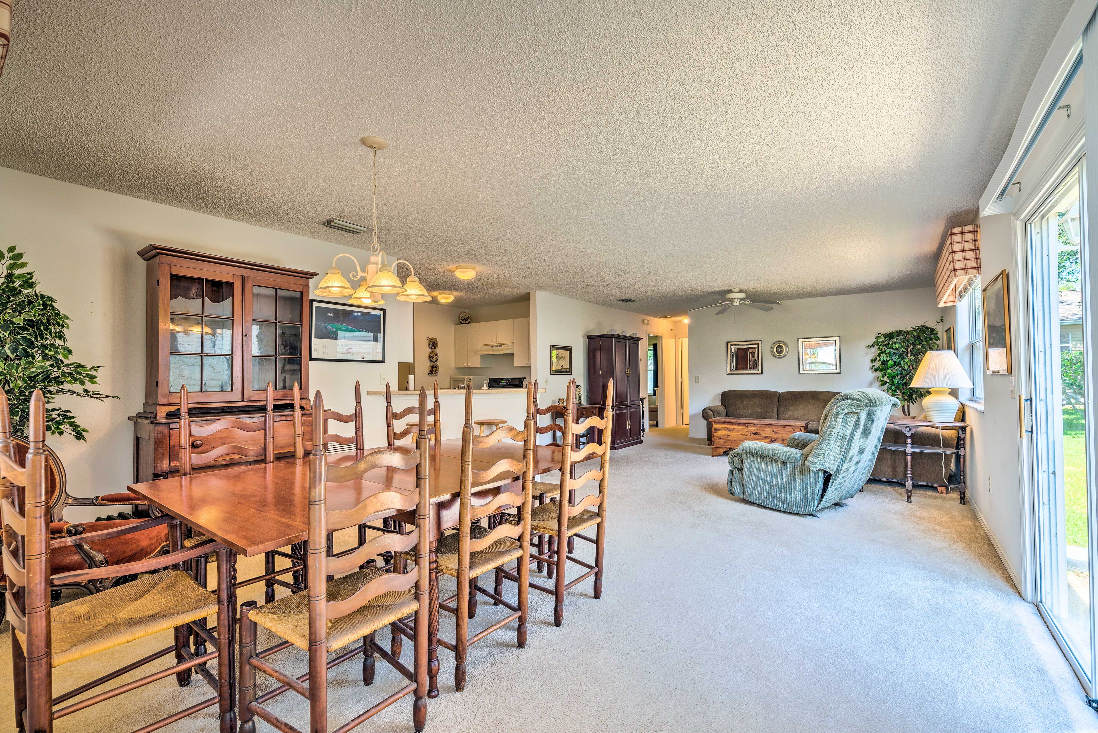 Dining Area | Dishware Provided