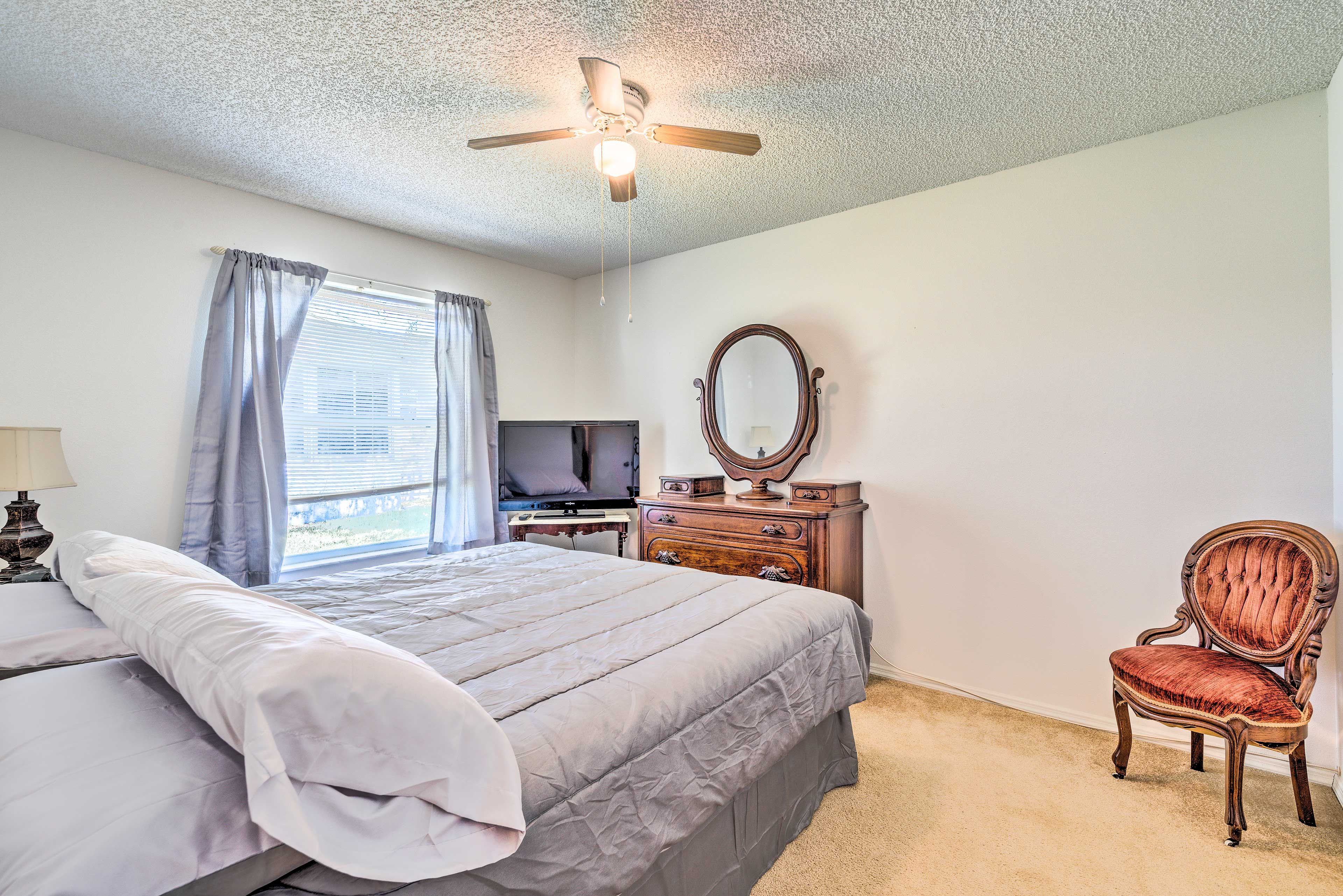 Bedroom 2 | King Bed