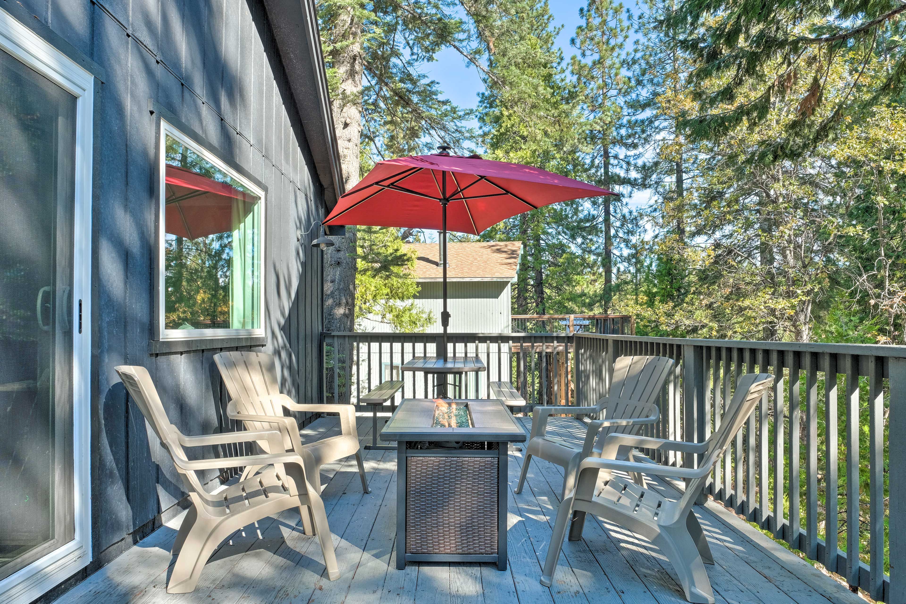 Deck | Gas Grill | Fire Pit Table