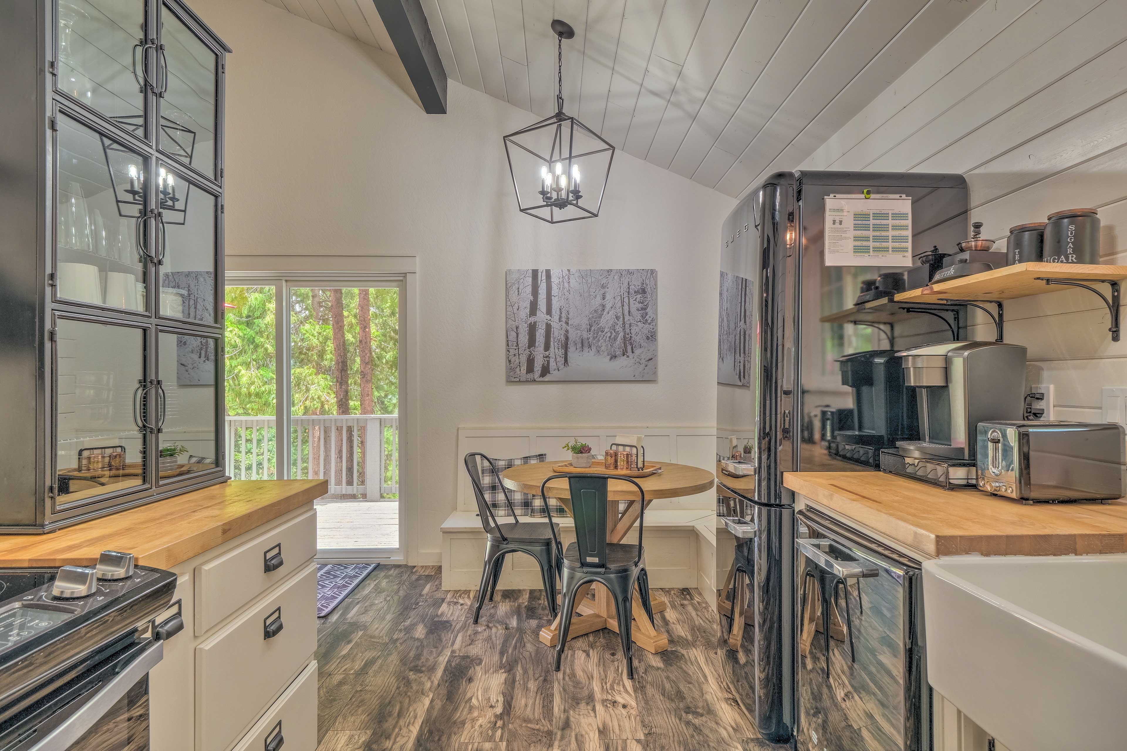 Kitchen | Dining Nook