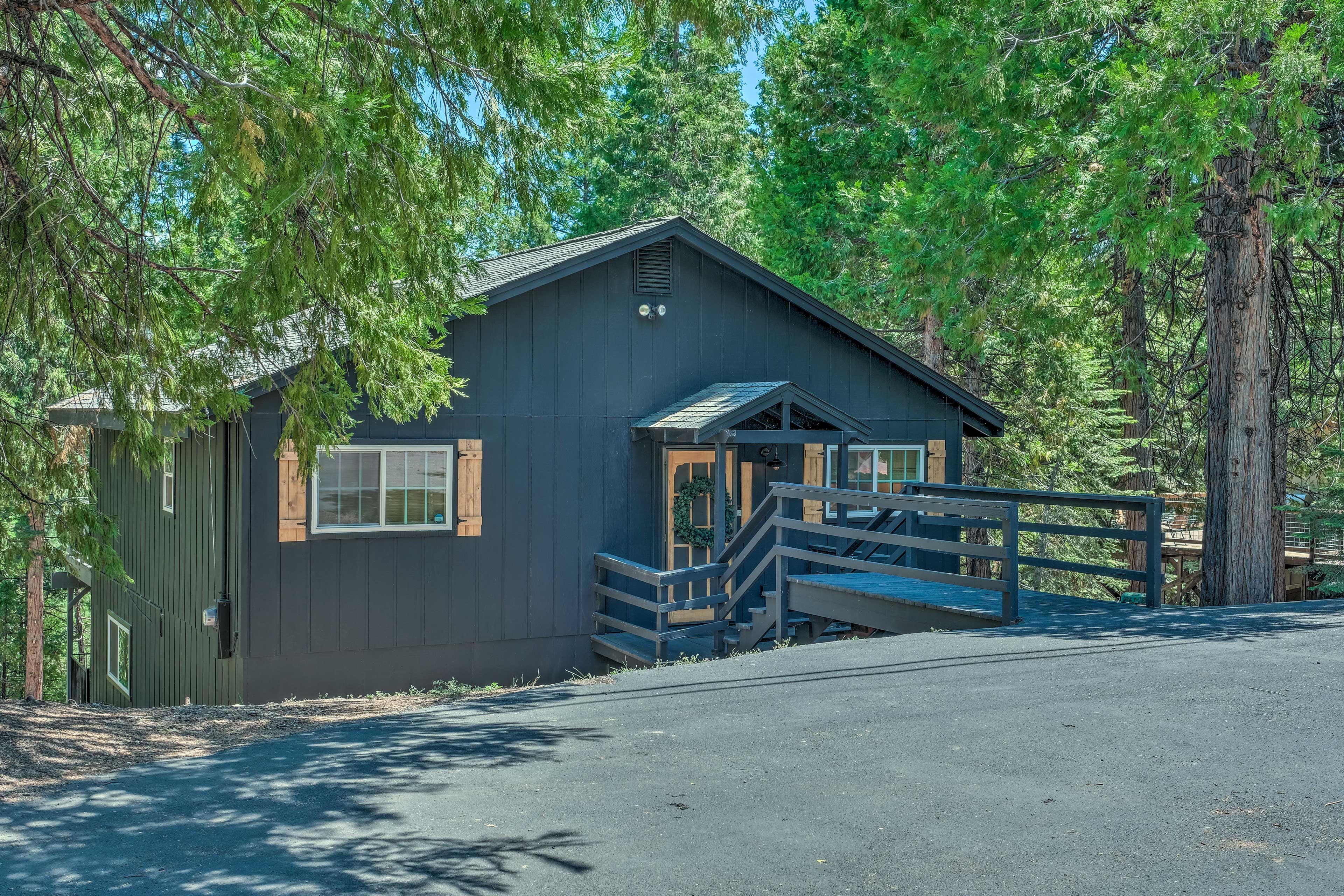 Cabin Exterior | Exterior Security Cameras (2, Facing Out)