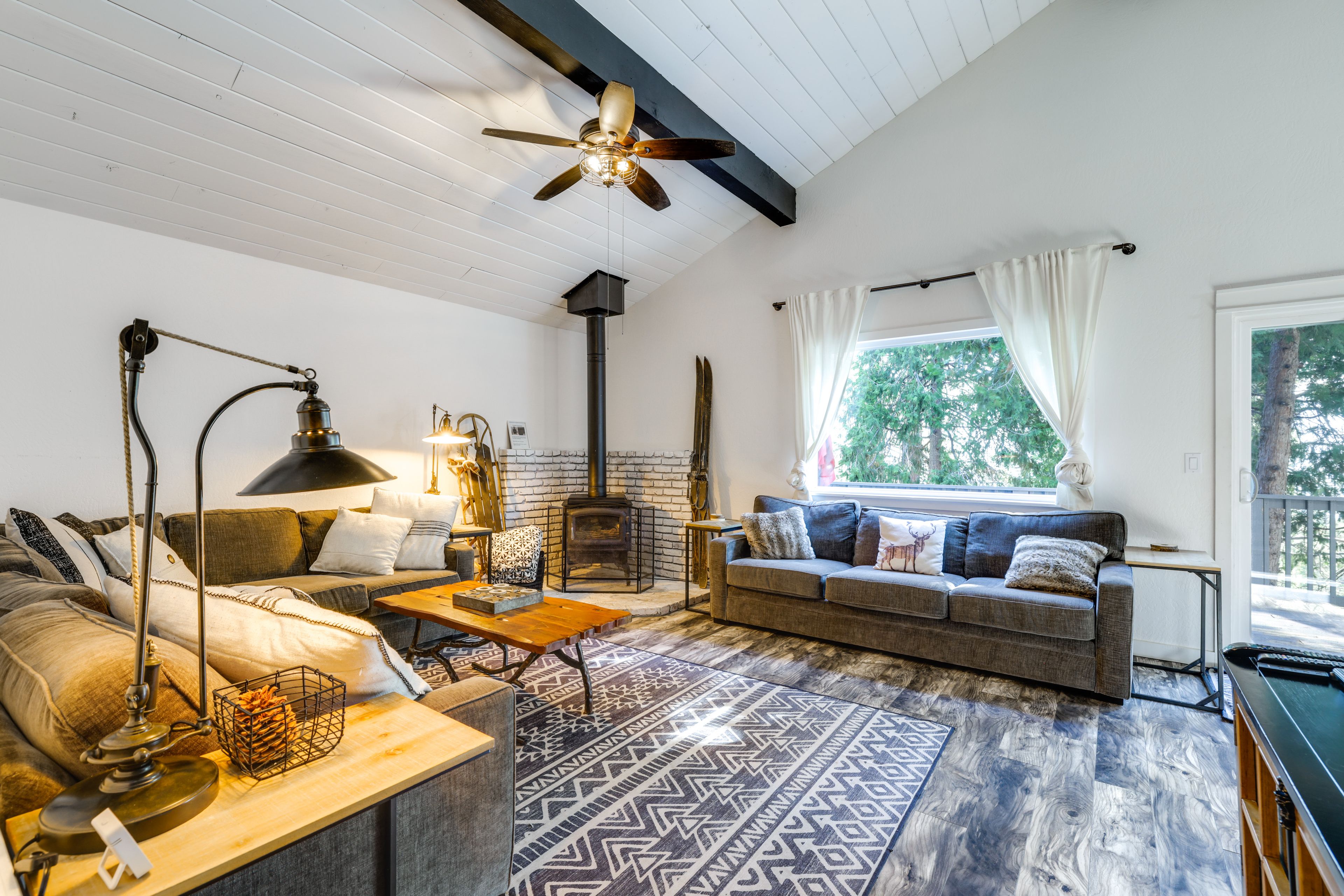 Living Room | Gas Fireplace | Smart TV