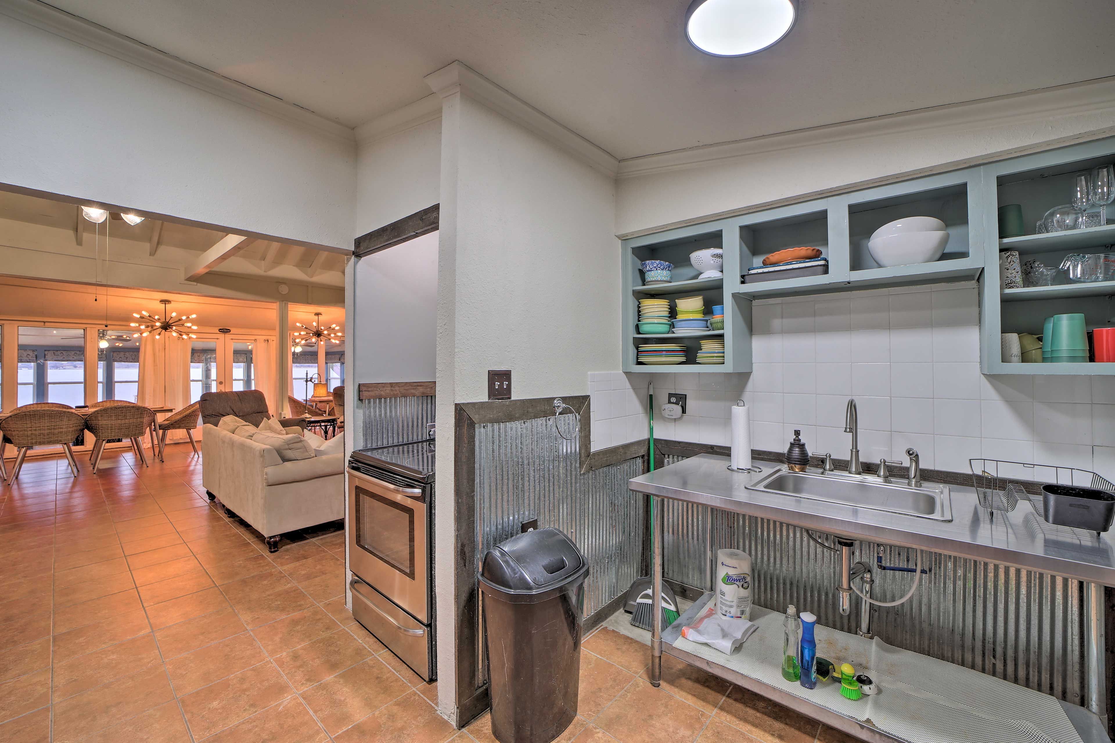Kitchen | Cooking Utensils Provided | Dishware & Flatware