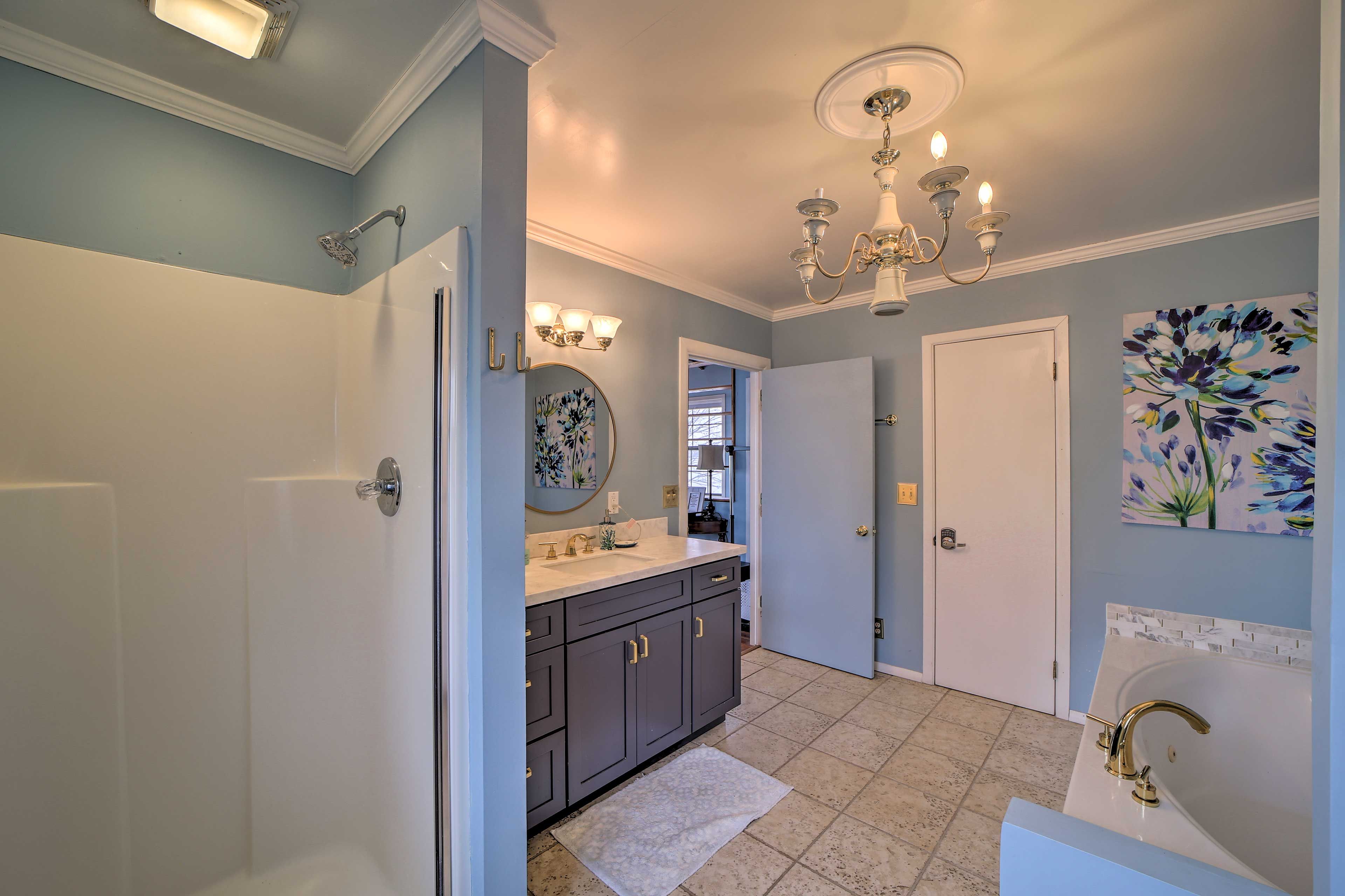 En-Suite Bathroom | 2nd Floor | Towels Provided
