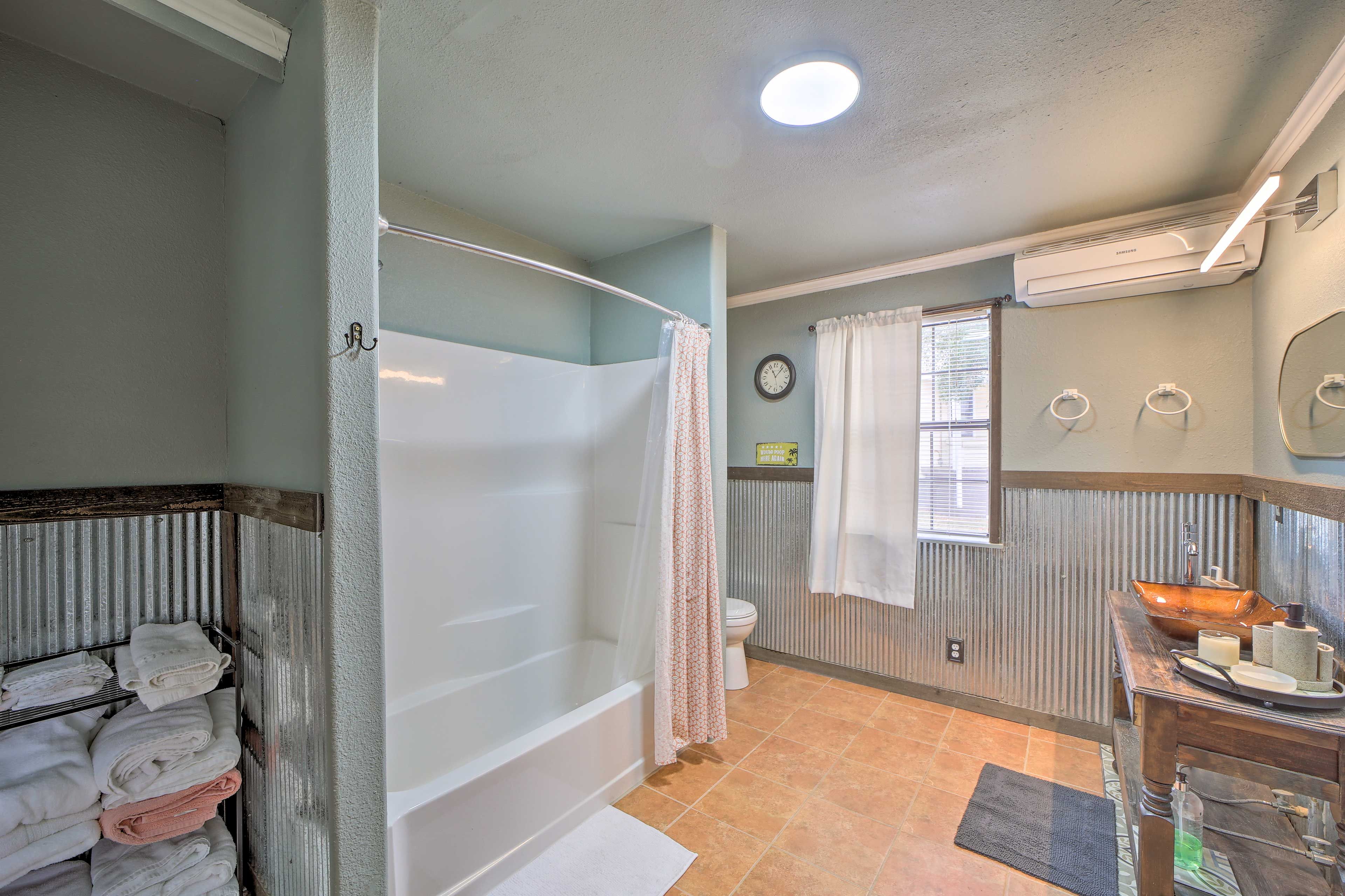 Full Bathroom | 1st Floor
