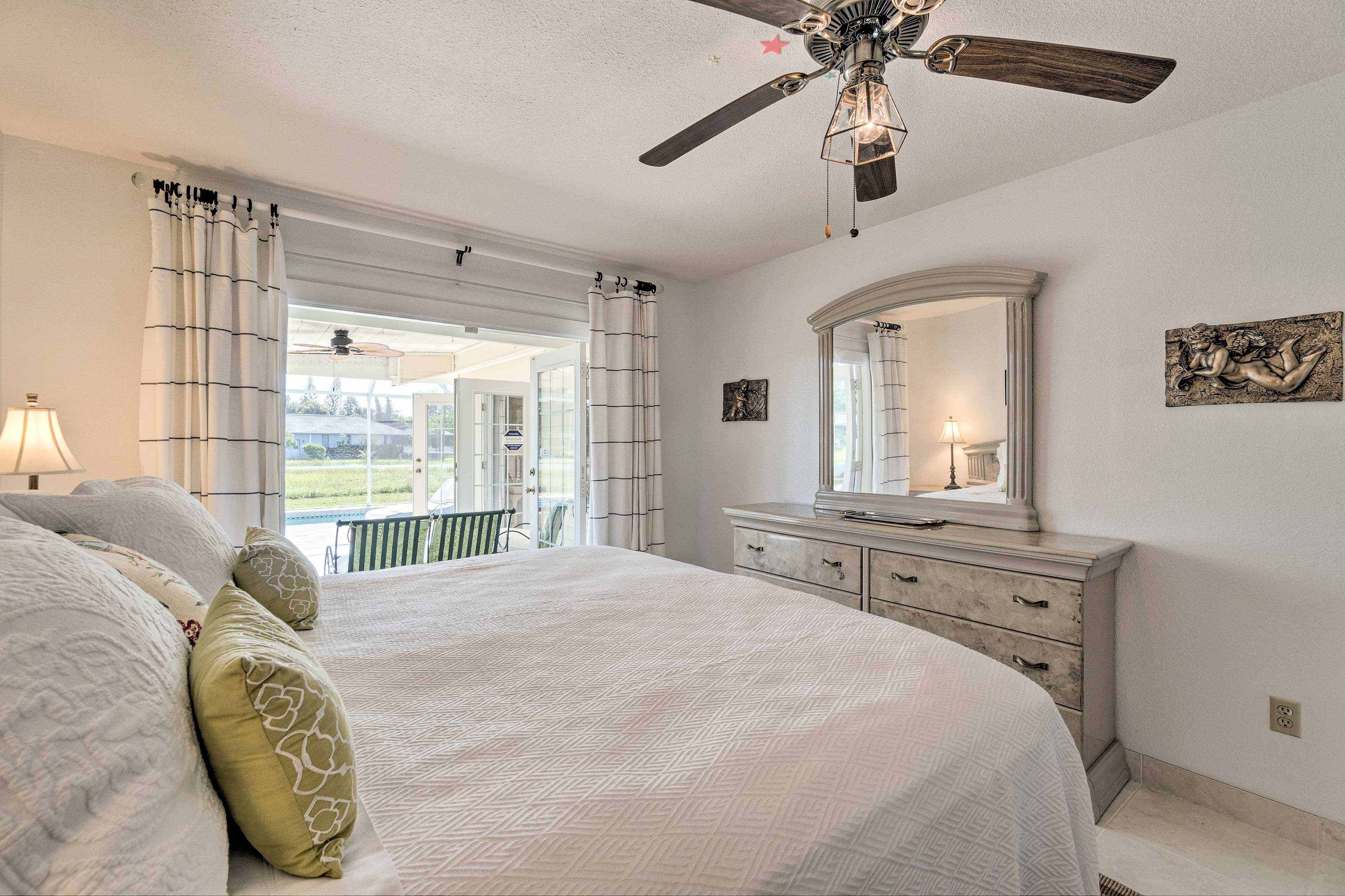 Bedroom 1 | King Bed | 1st Floor | Closets | Hangers
