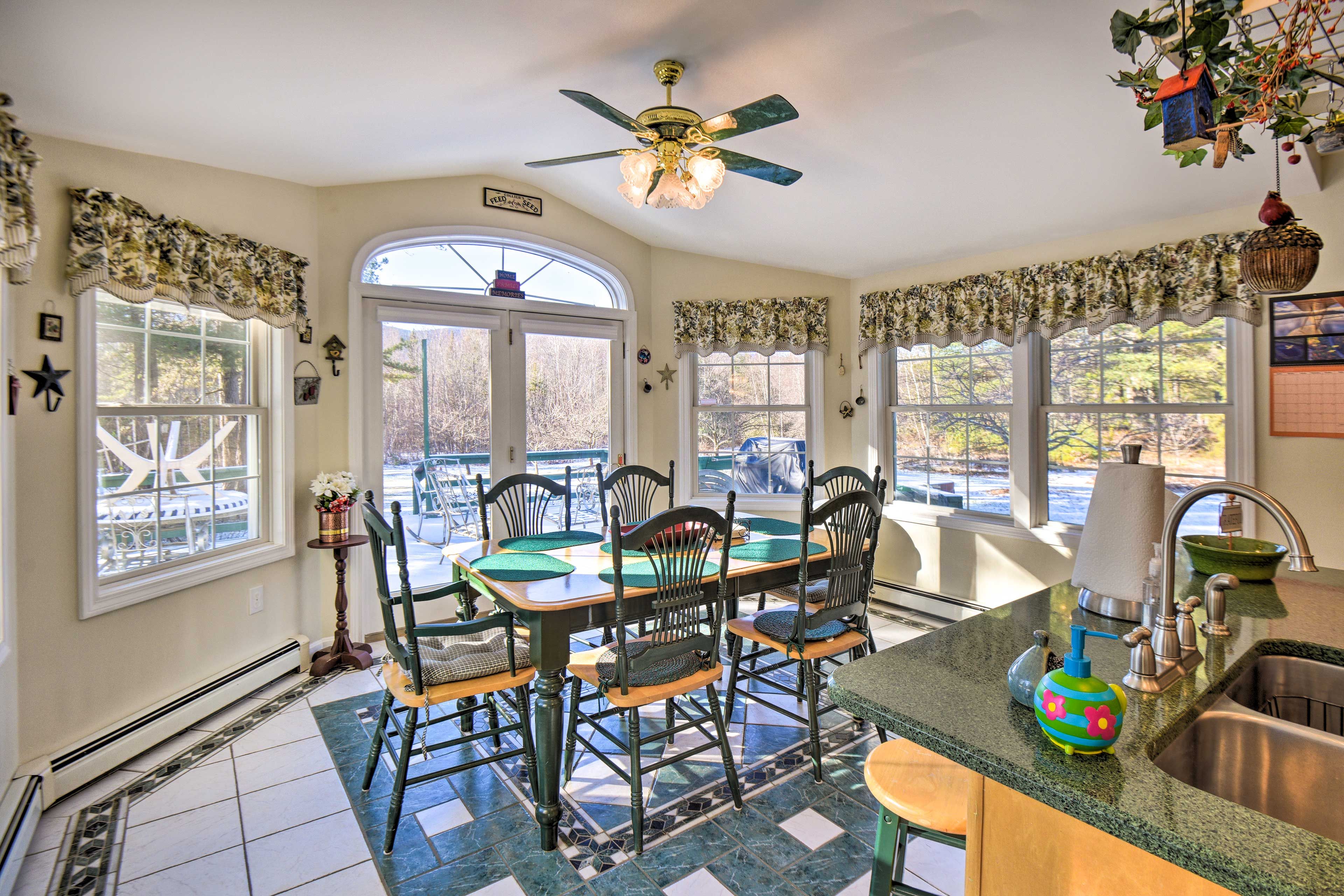 Dining Area | Trash Bags & Paper Towels