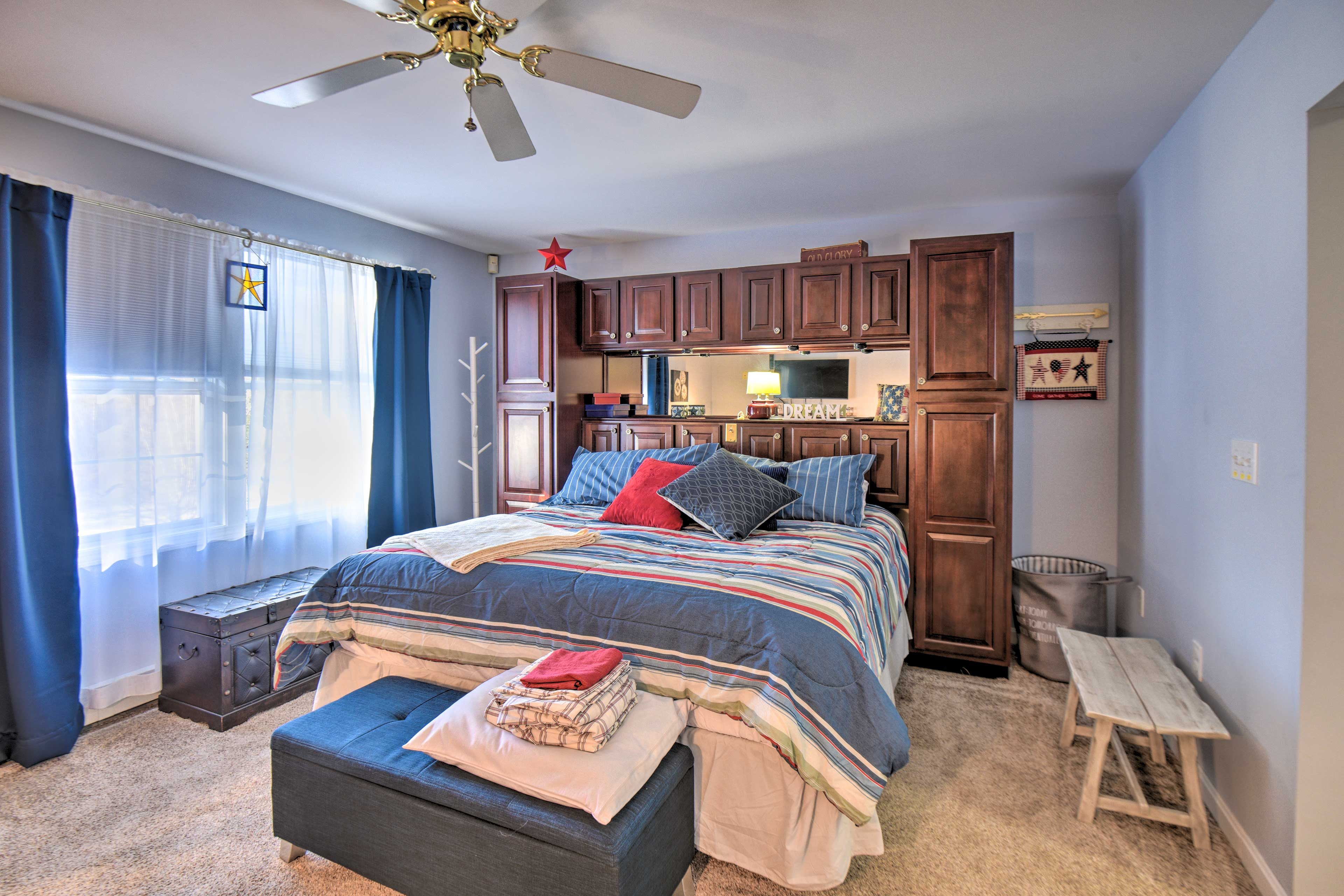 Bedroom 1 | King Bed | En-Suite Bathroom