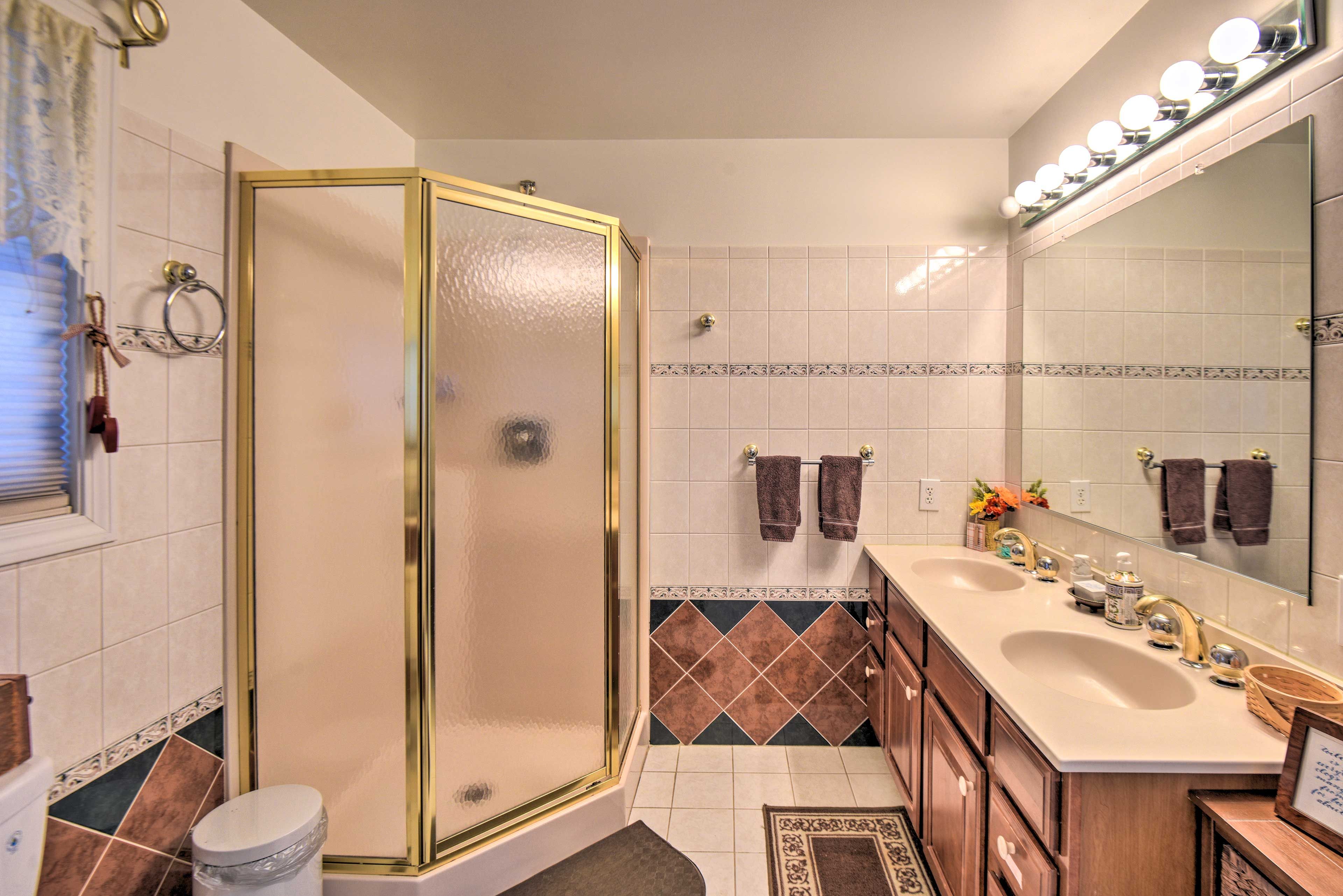 En-Suite Bathroom | Complimentary Toiletries