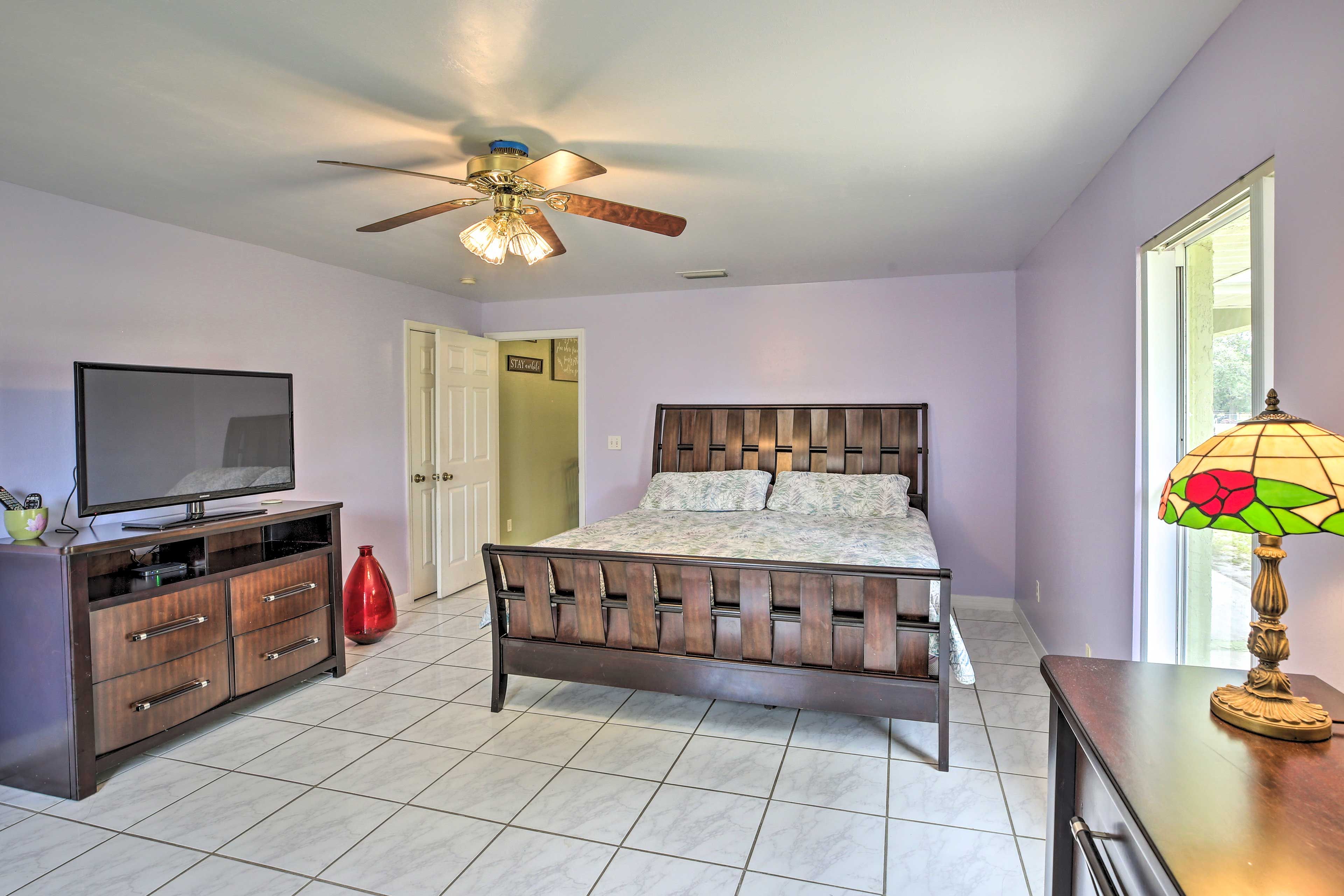 Bedroom 1 | Cable TV | Walk-In Closet