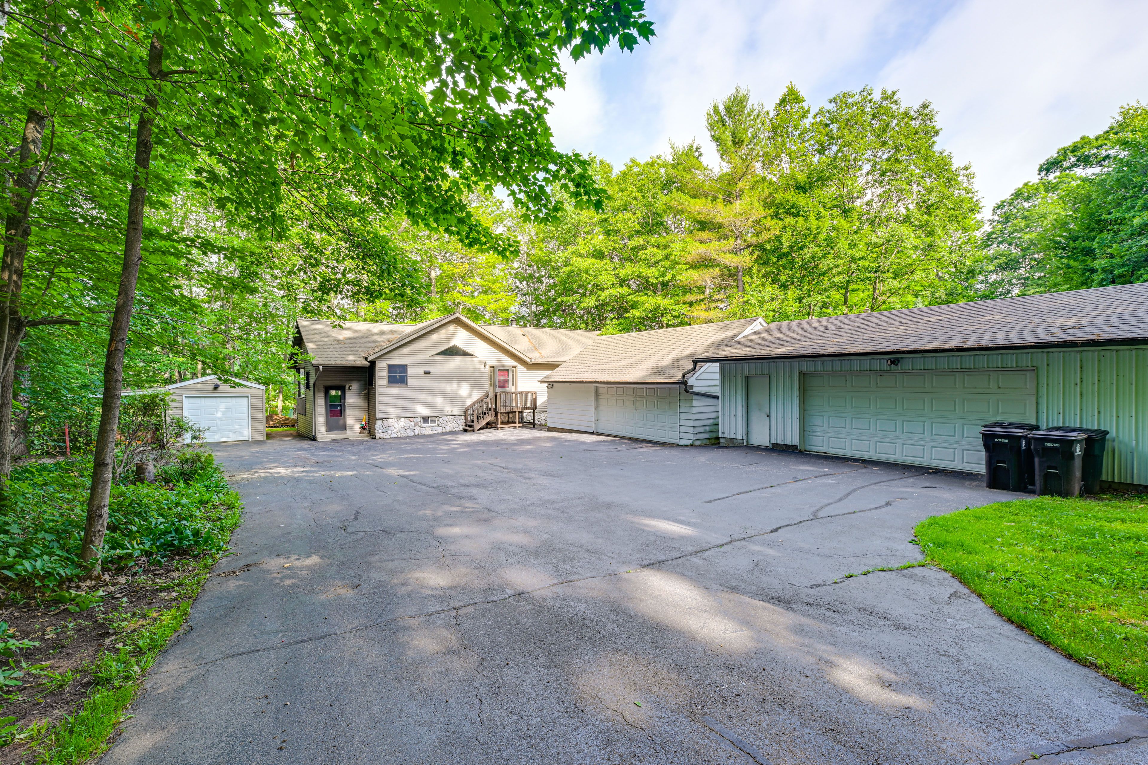 Parking | Garage (1 Vehicle) | Driveway (2 Vehicles) | Trailer Parking