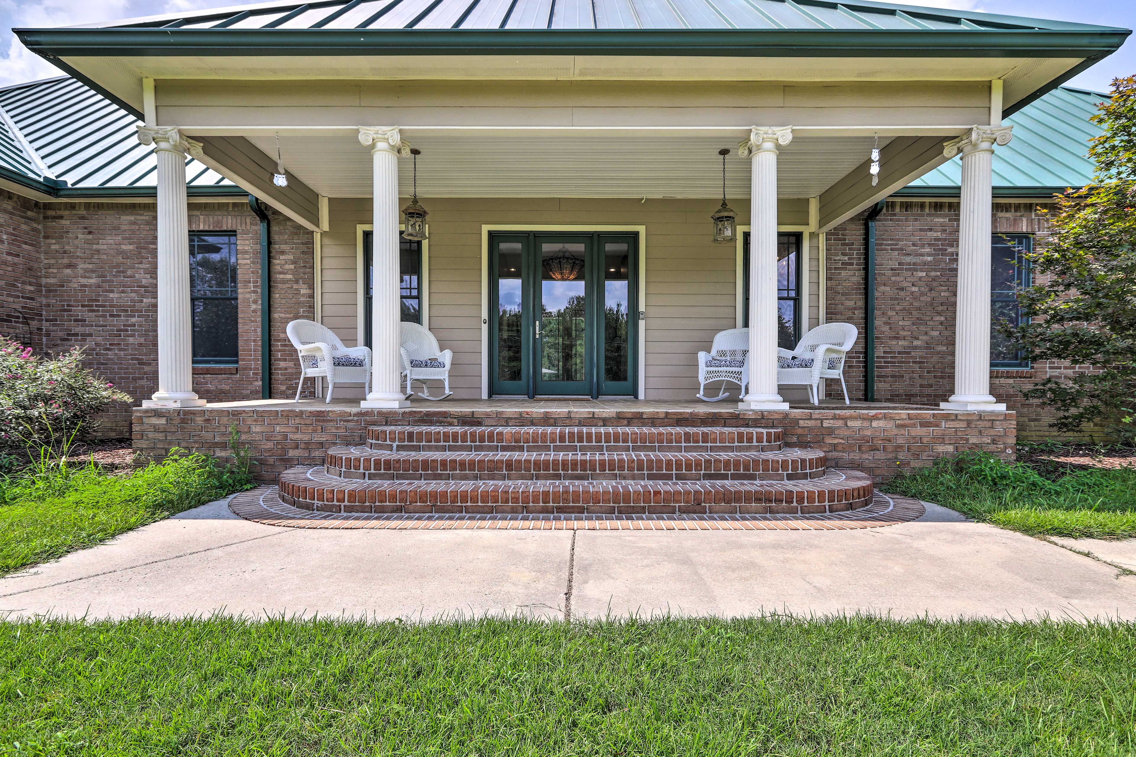Elko Vacation Rental | 4BR | 3BA | 5,277 Sq Ft | 4 Exterior Stairs Required