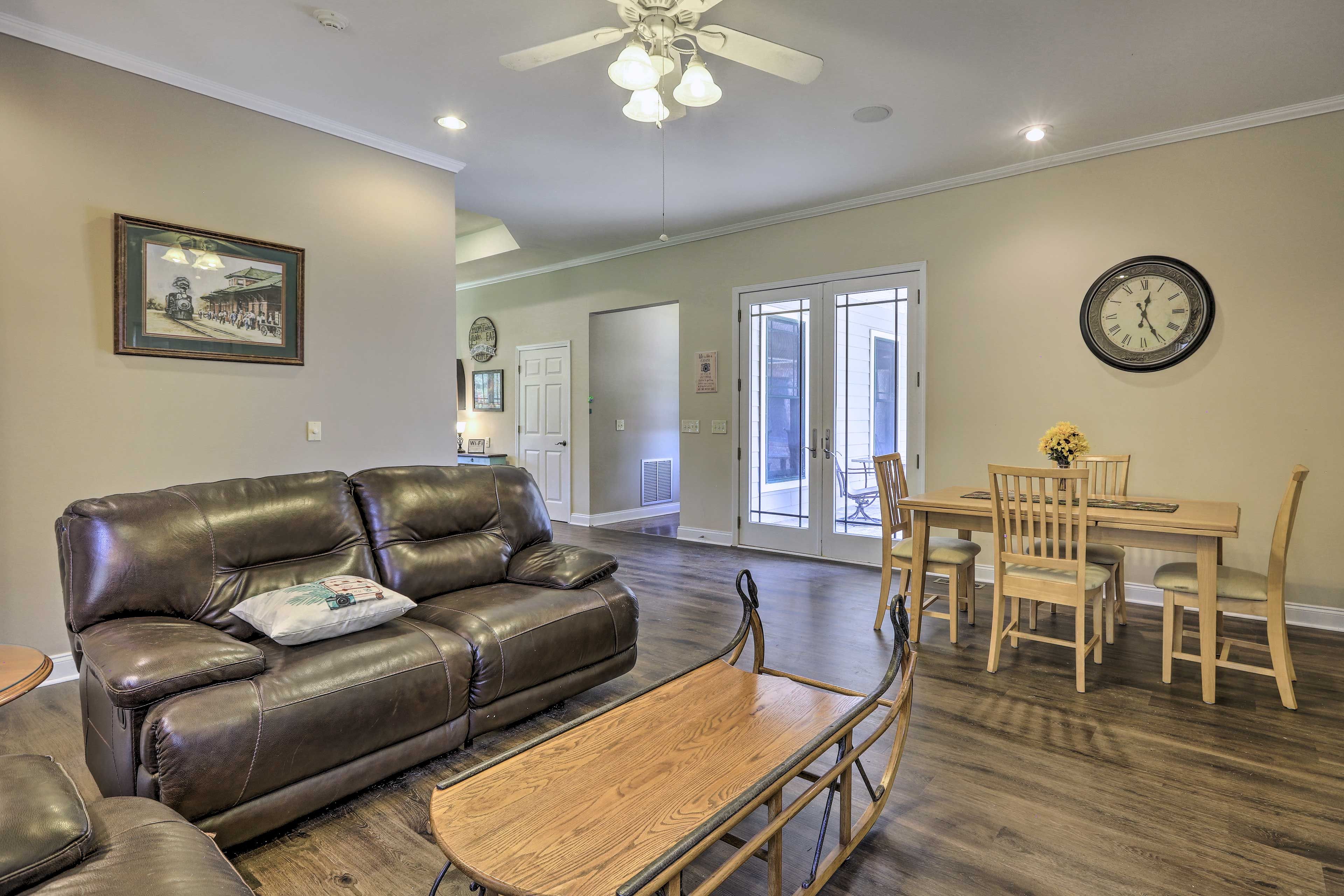 Living Room | Dining Area