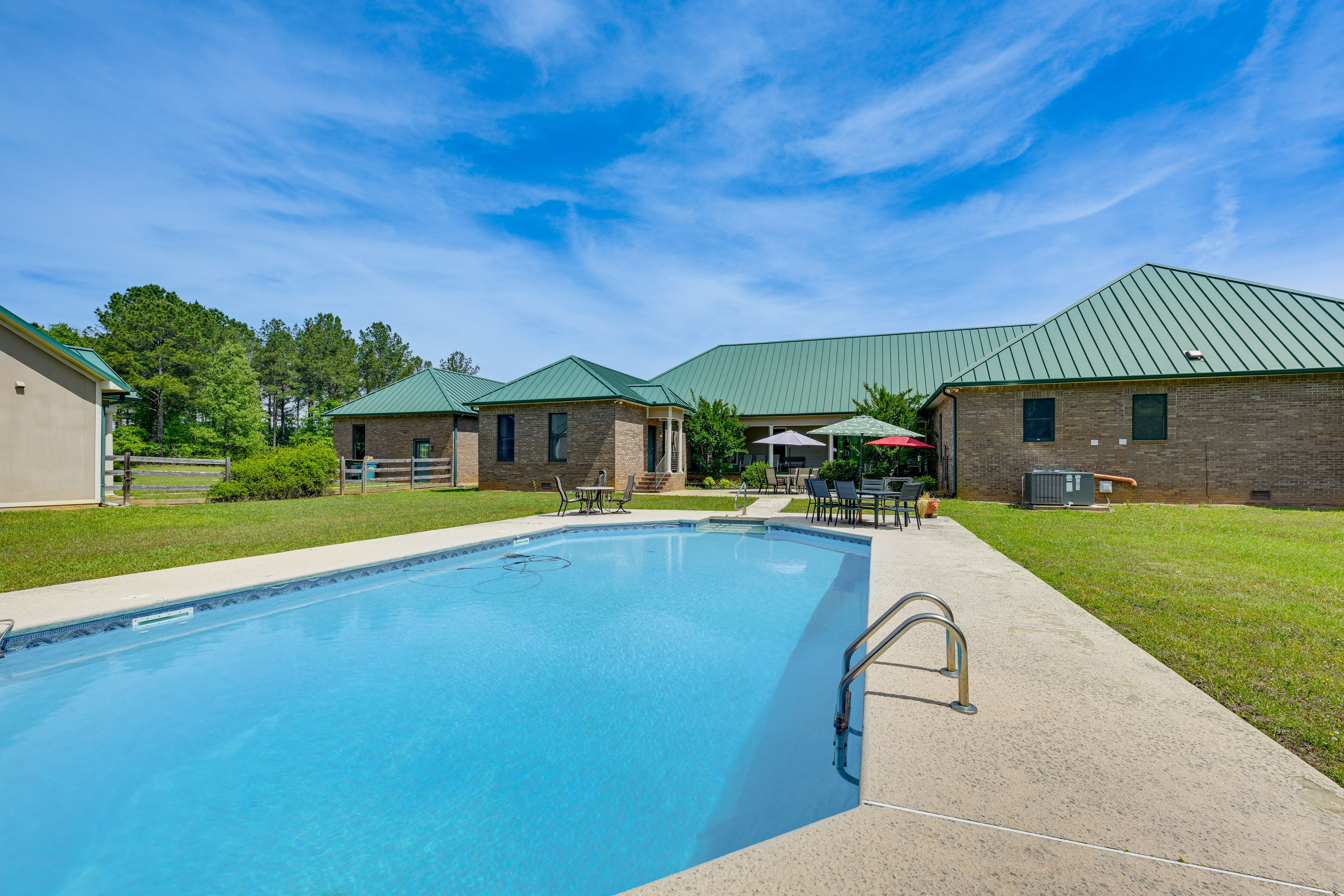 Elko Vacation Rental | 4BR | 3BA | 5,277 Sq Ft | 4 Exterior Stairs Required