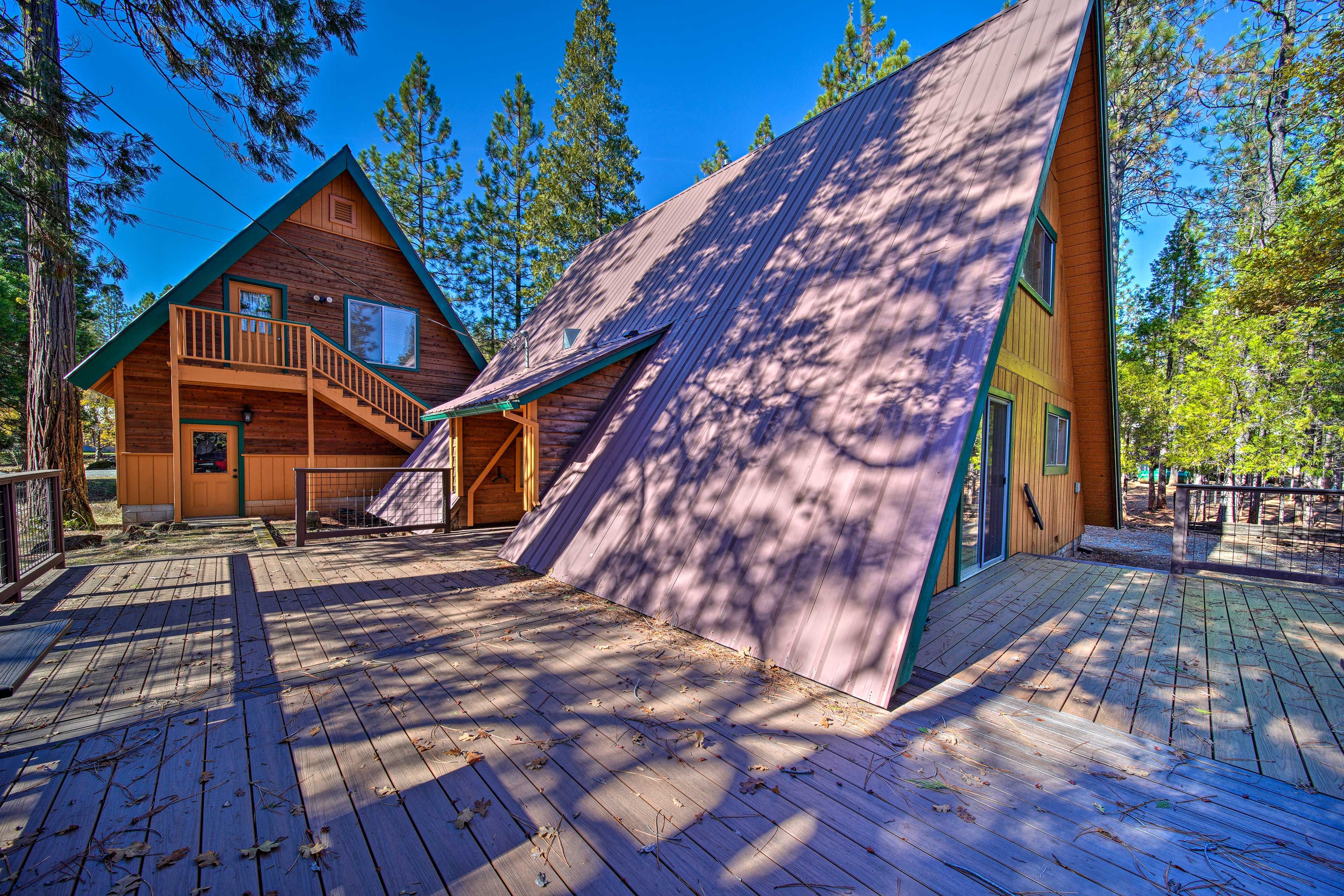 Deck | Built-In Seating | Grill