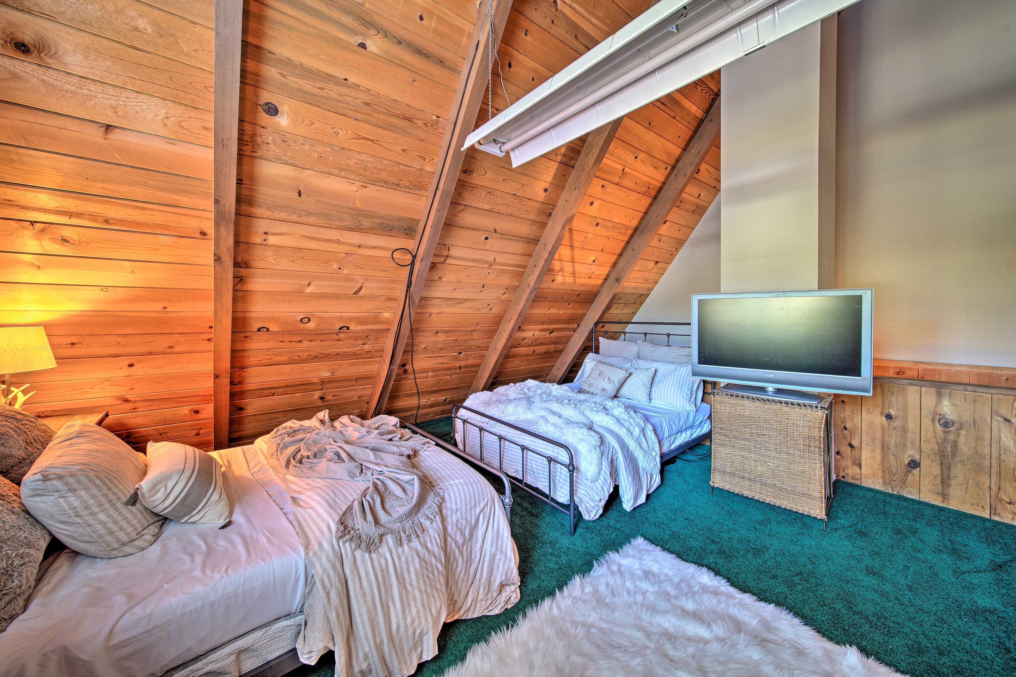 Loft | TV w/ DVD Player | Video Library