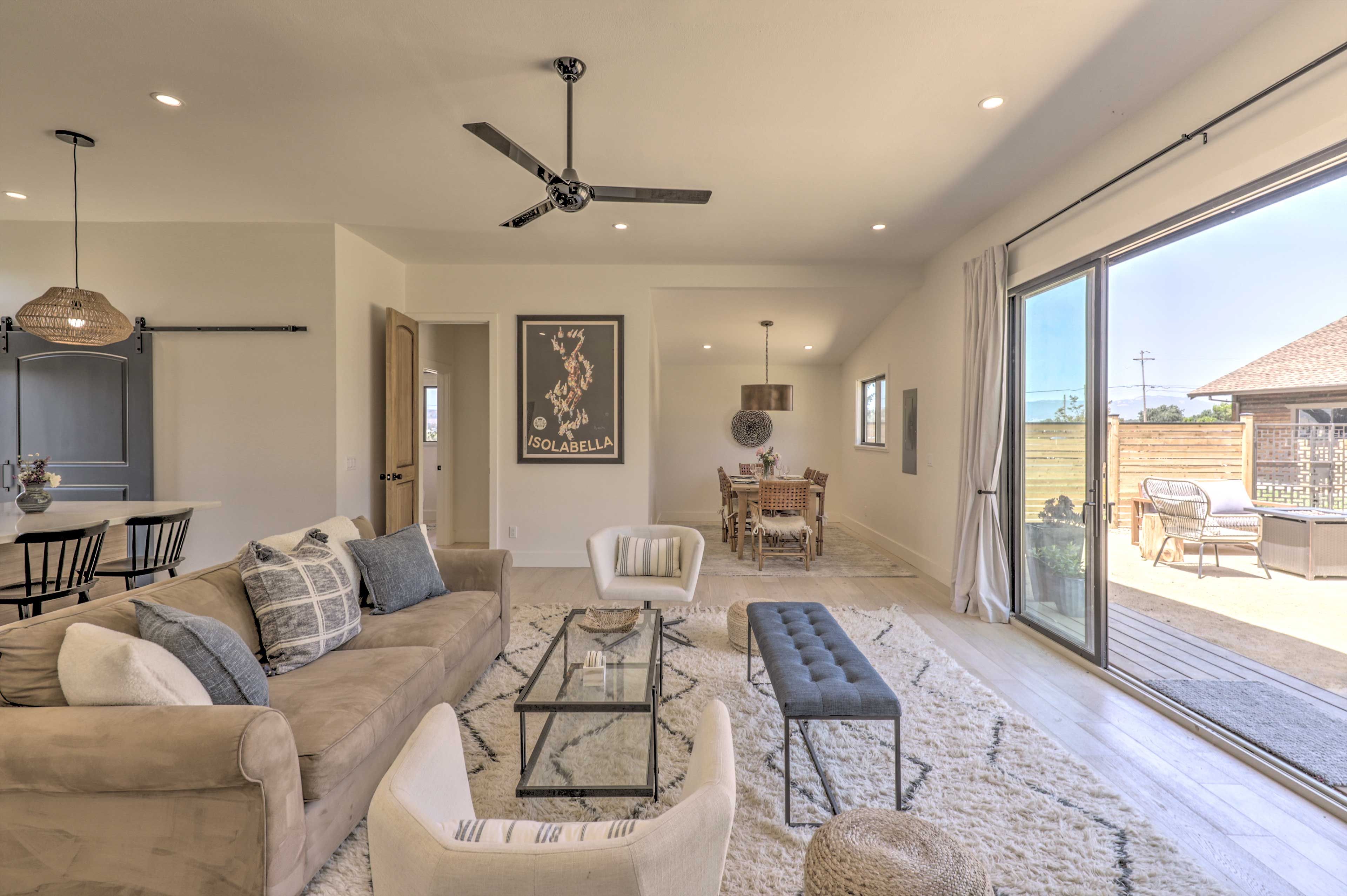Living Area | Smart TV