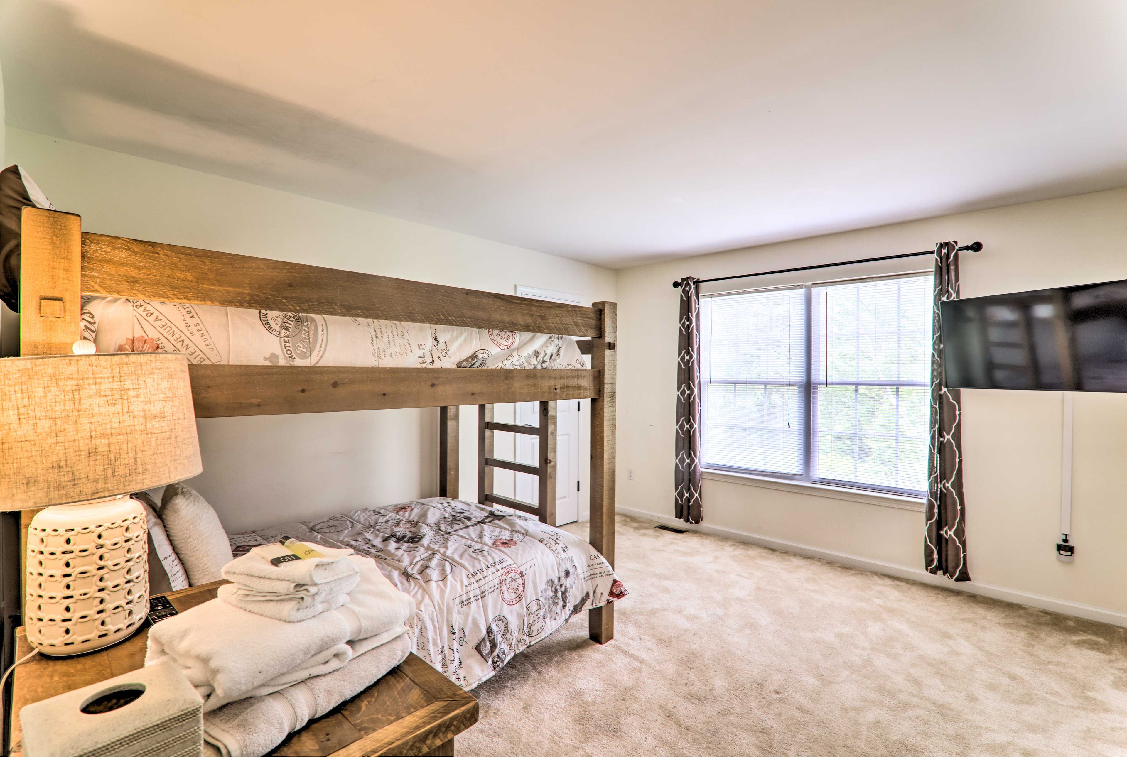 Bedroom 3 | Full Bunk Bed | Smart TV