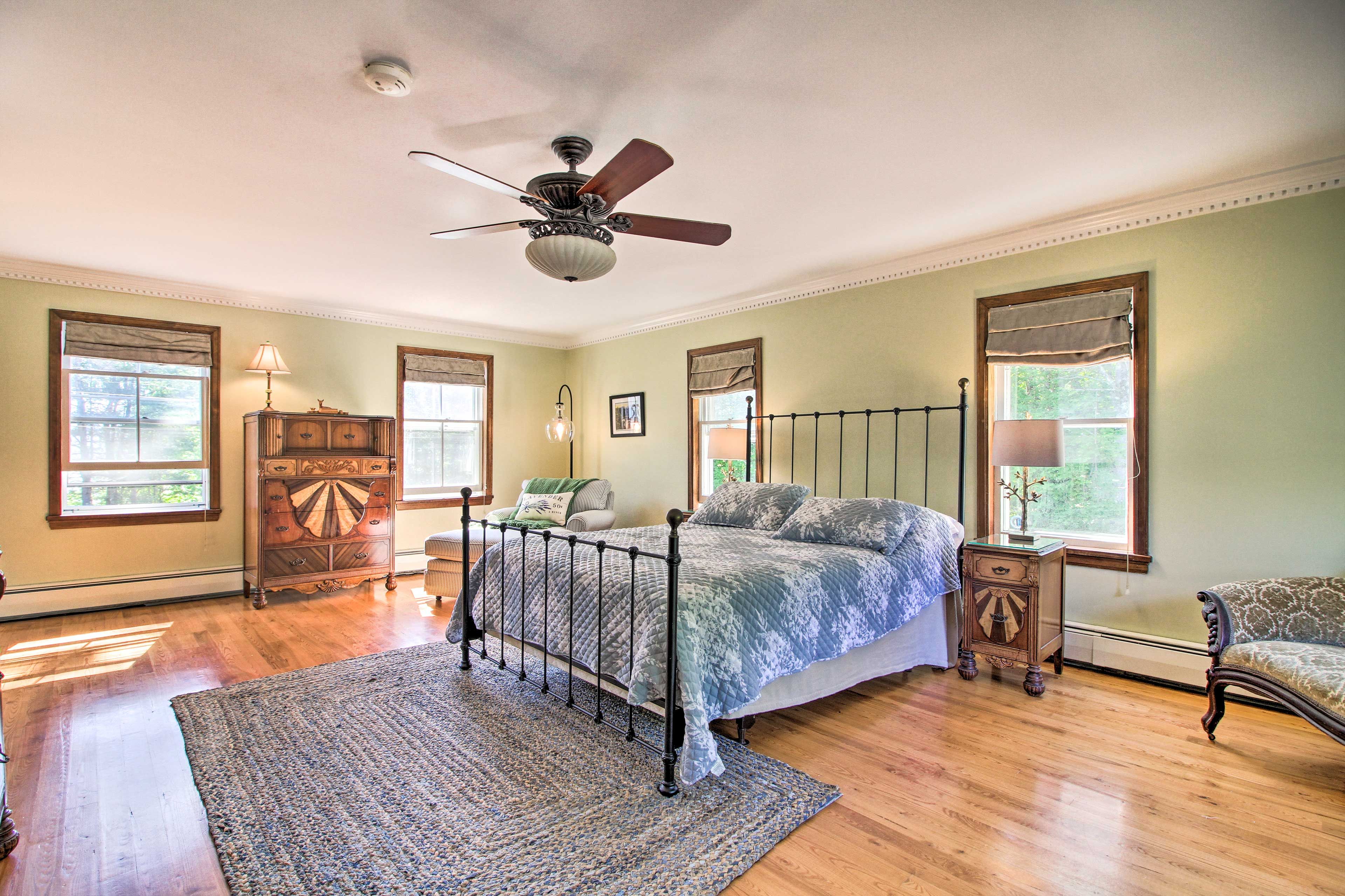 Bedroom 1 | 1st Floor | Queen Bed | En-Suite Bathroom