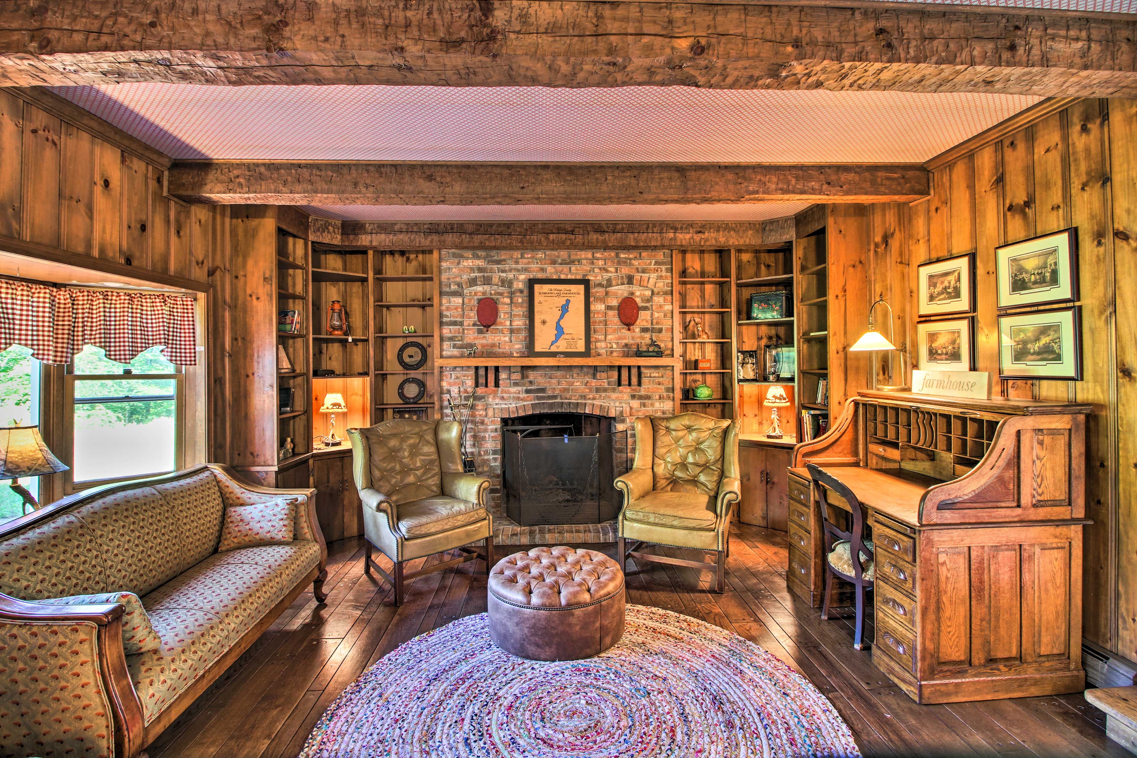 Sitting Area | 1st Floor