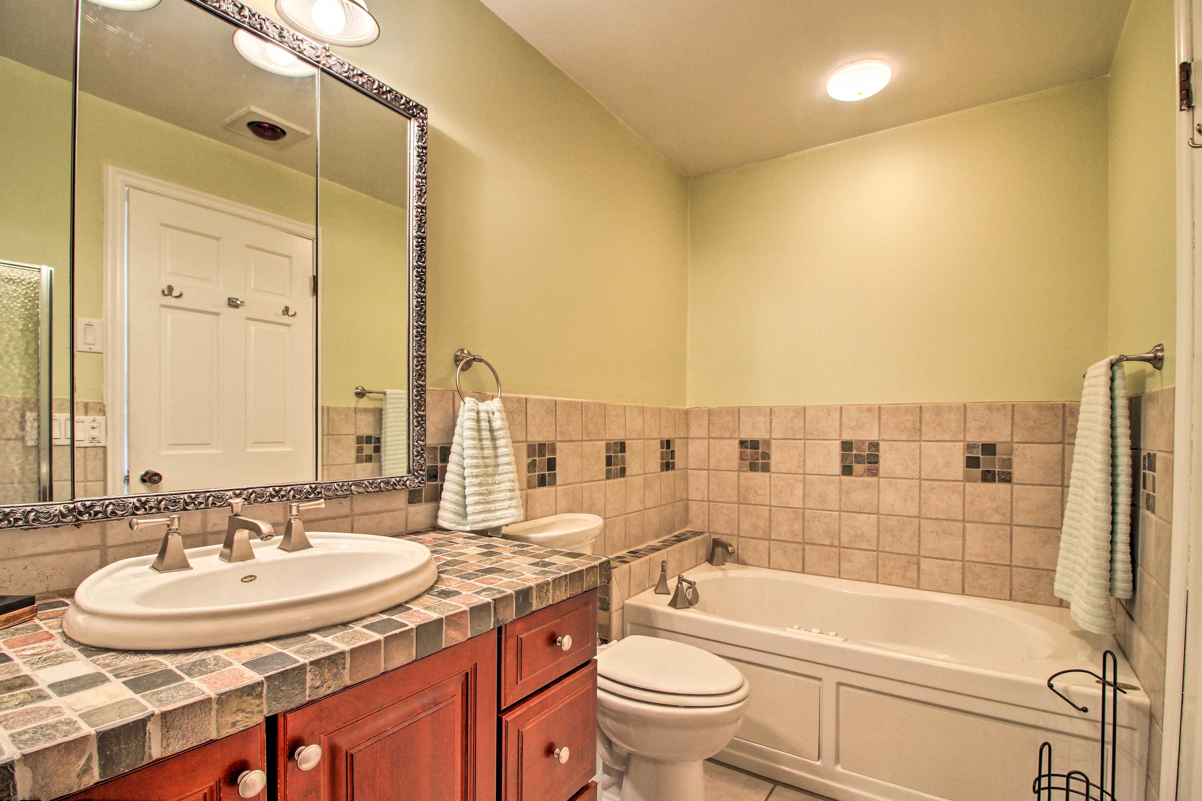 En-Suite Bathroom | Towels Not Provided | Linens | Complimentary Toiletries