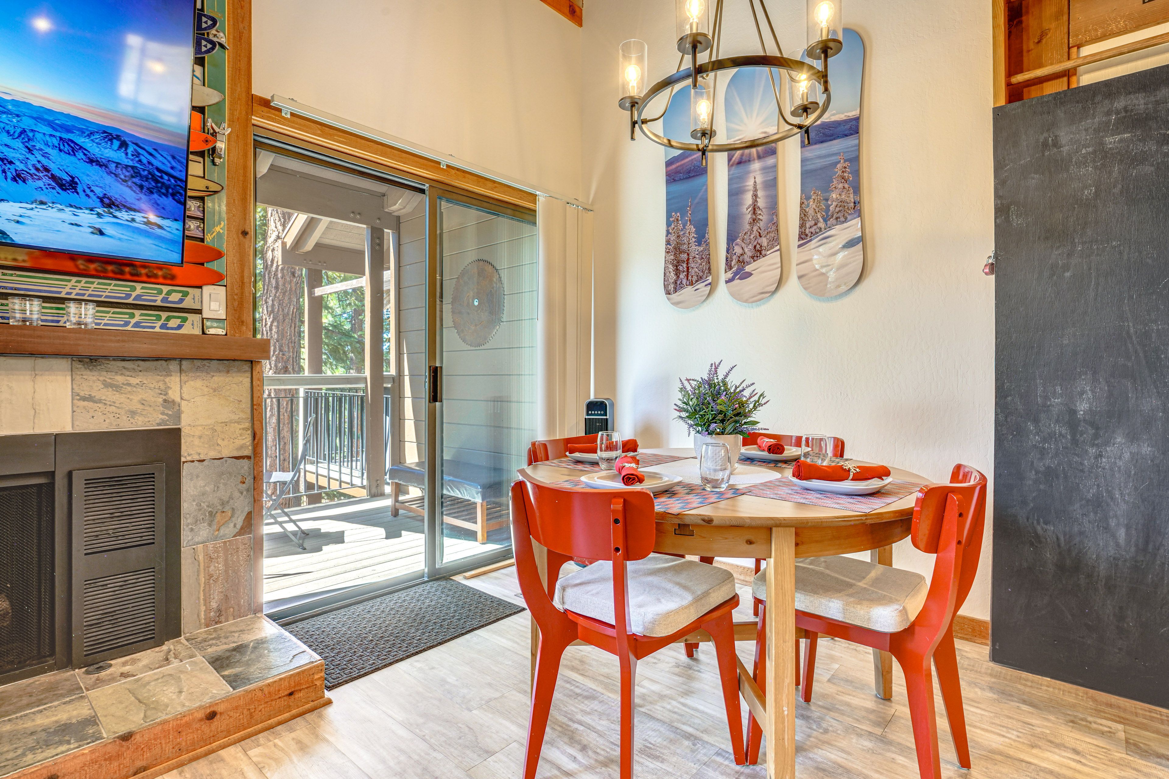 Dining Area | Dishware Provided
