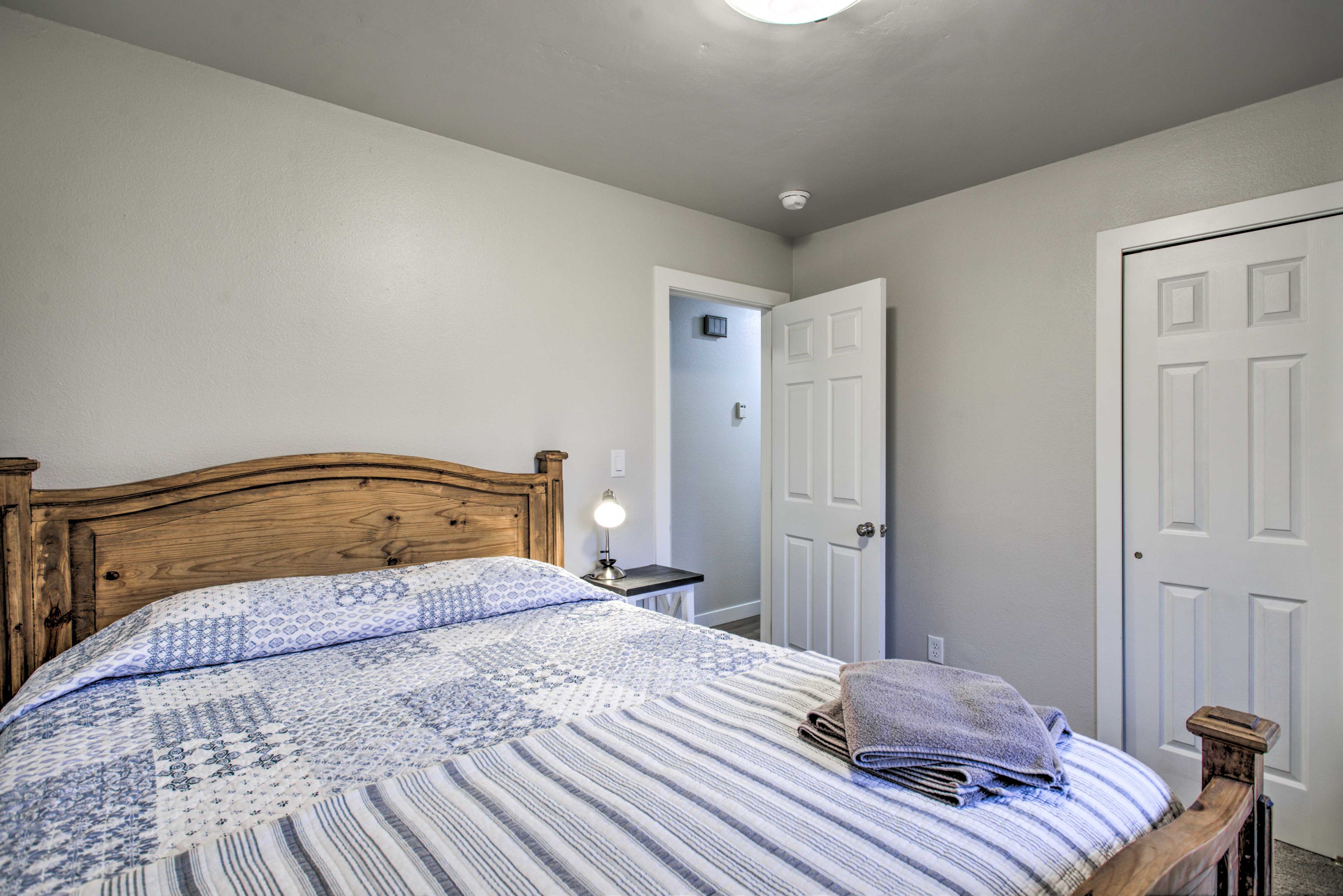 Bedroom 2 | Queen Bed
