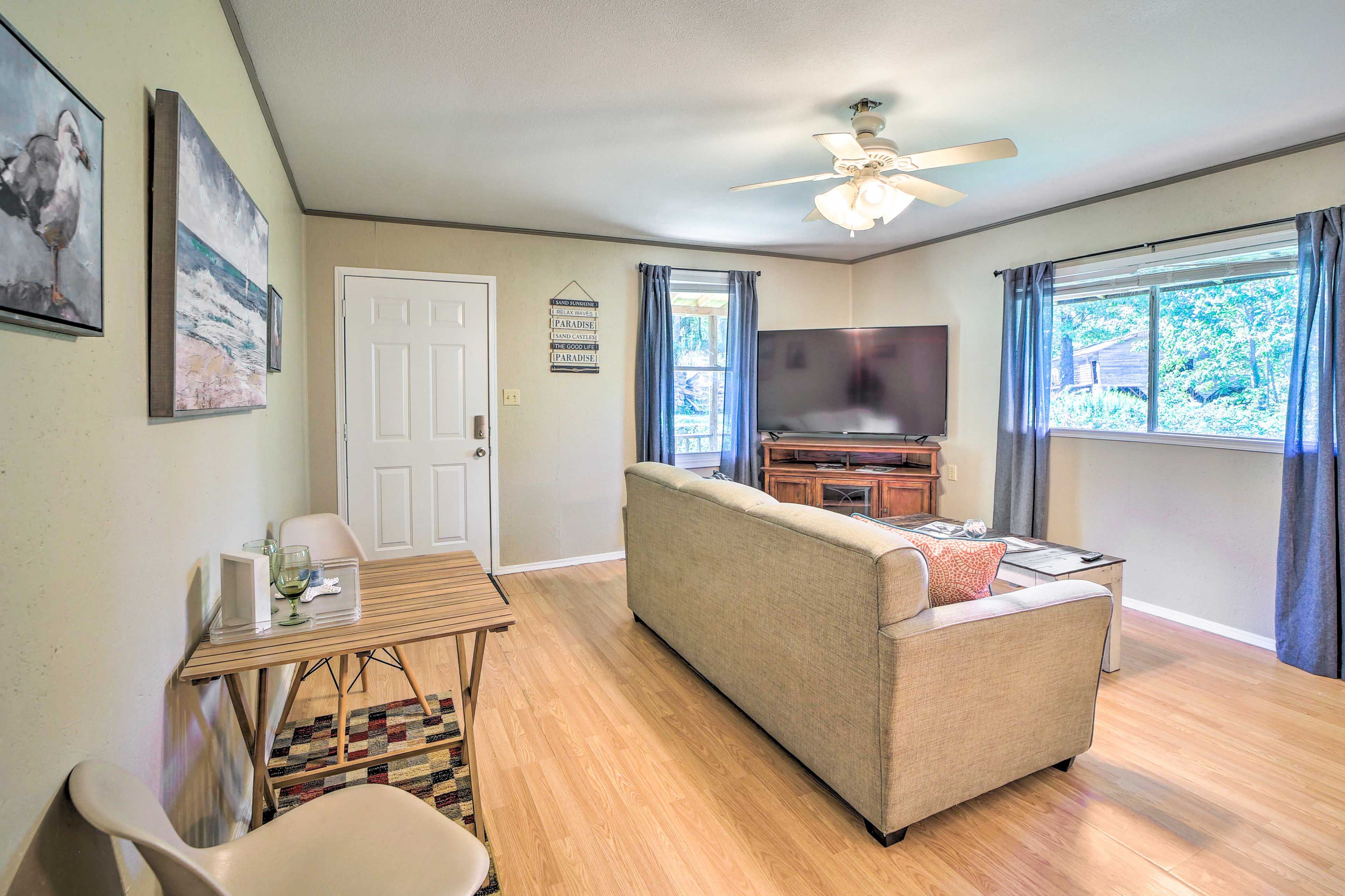 Living Room | Queen Sleeper Sofa | Cable TV