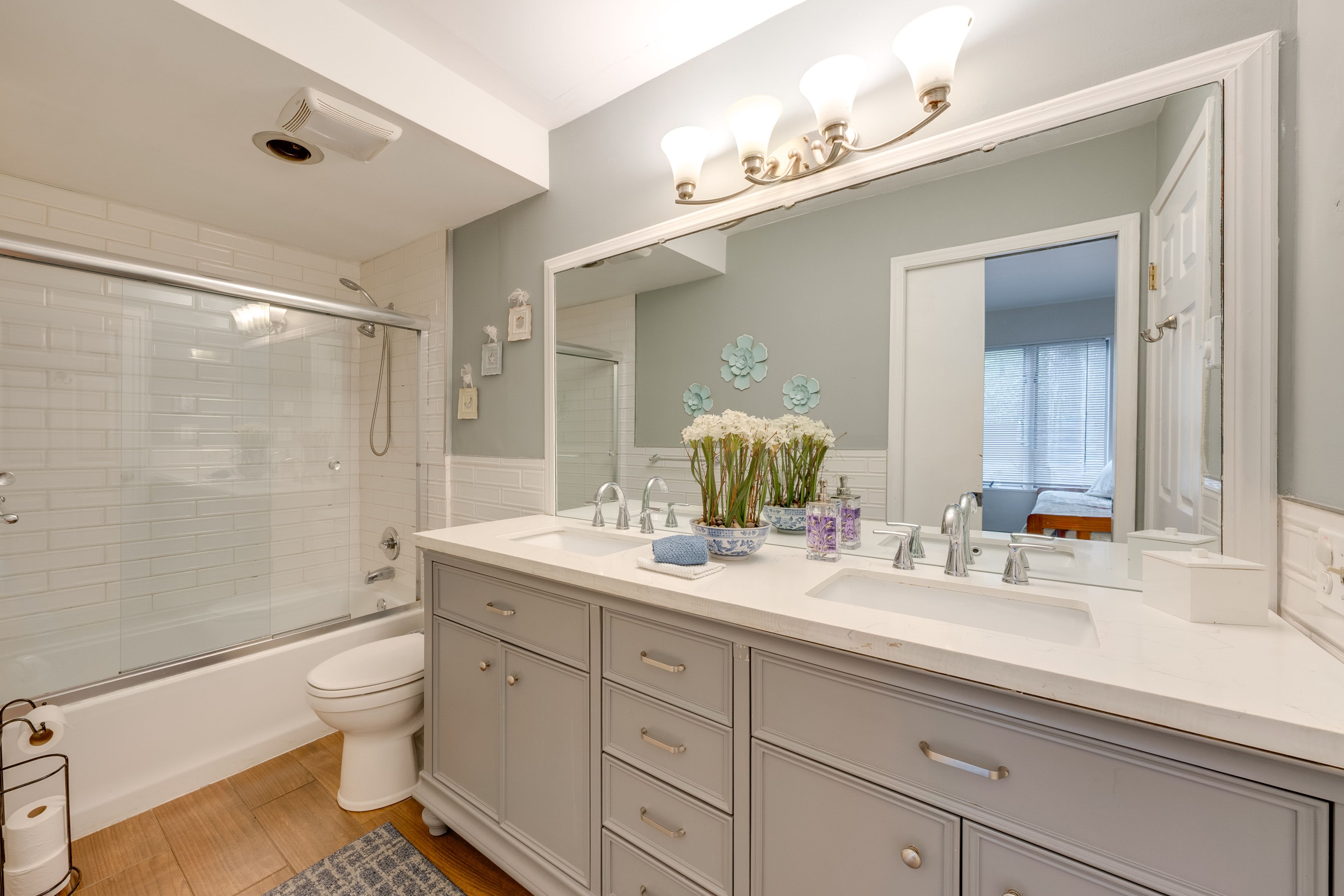 Bathroom | 1st Floor