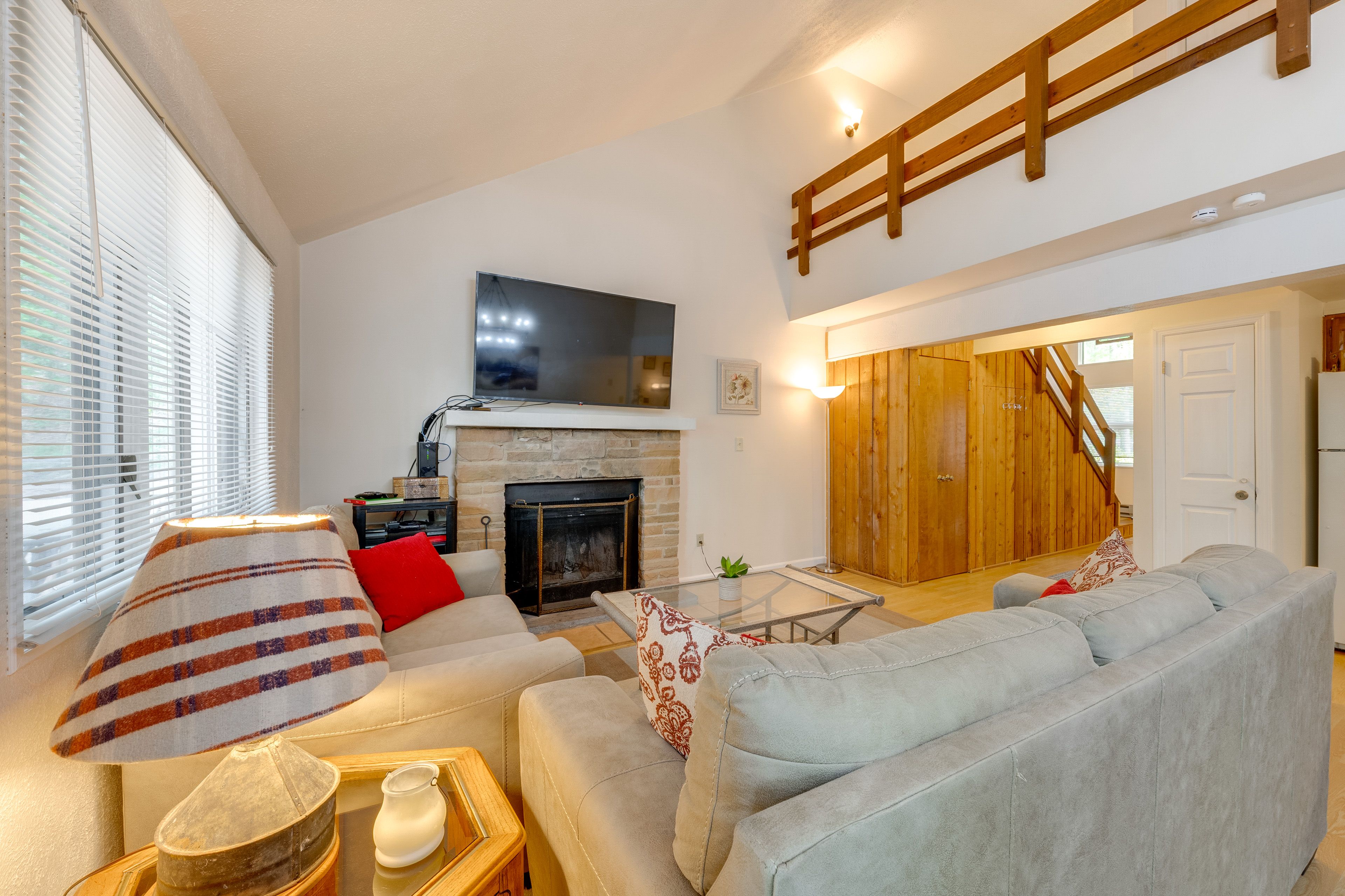 Living Room | Cable TV | 1st Floor