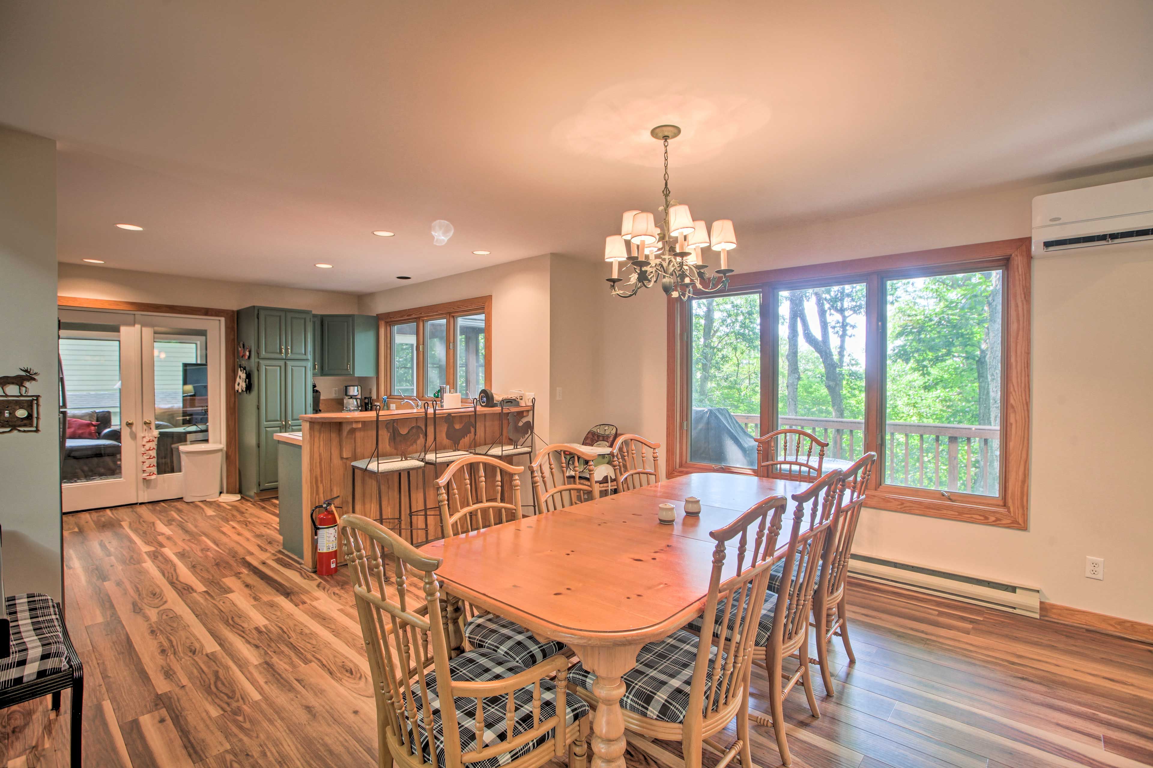 Dining Area | High Chair Available