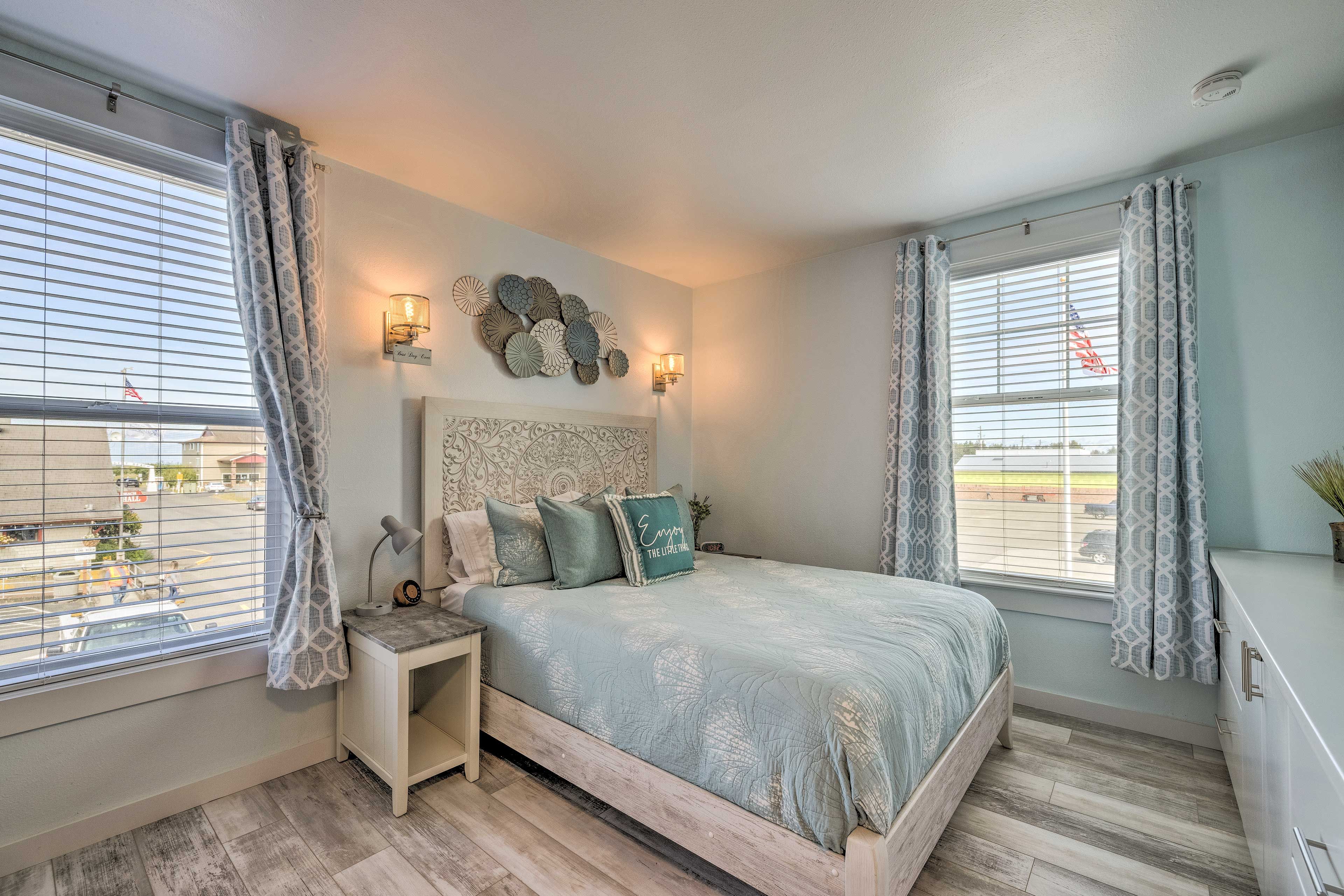 Studio | Queen Bed | Linens & Towels Provided | Single-Story Unit