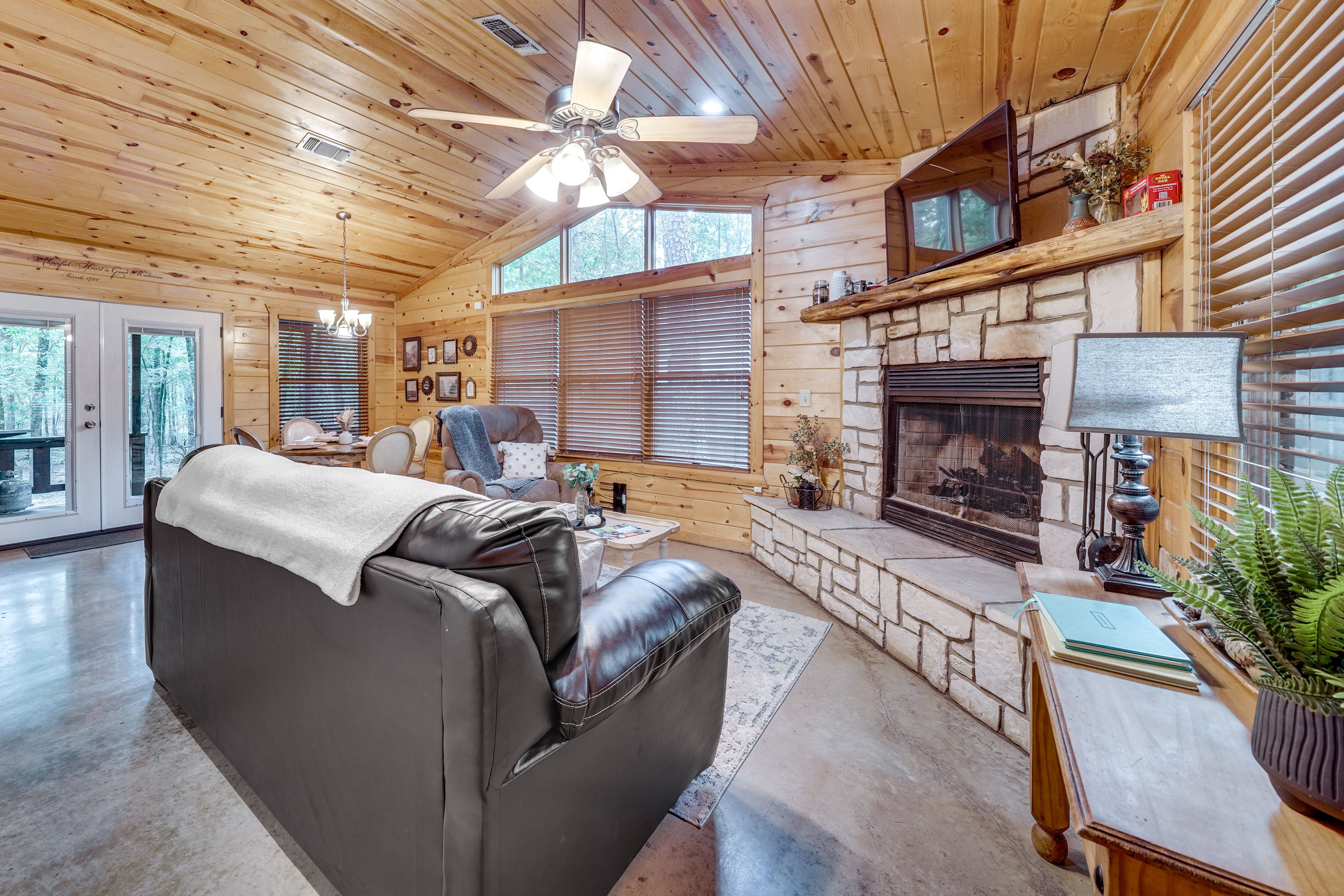 Broken Bow Vacation Rental | 1BR | 1BA | 650 Sq Ft | 1 Step to Enter