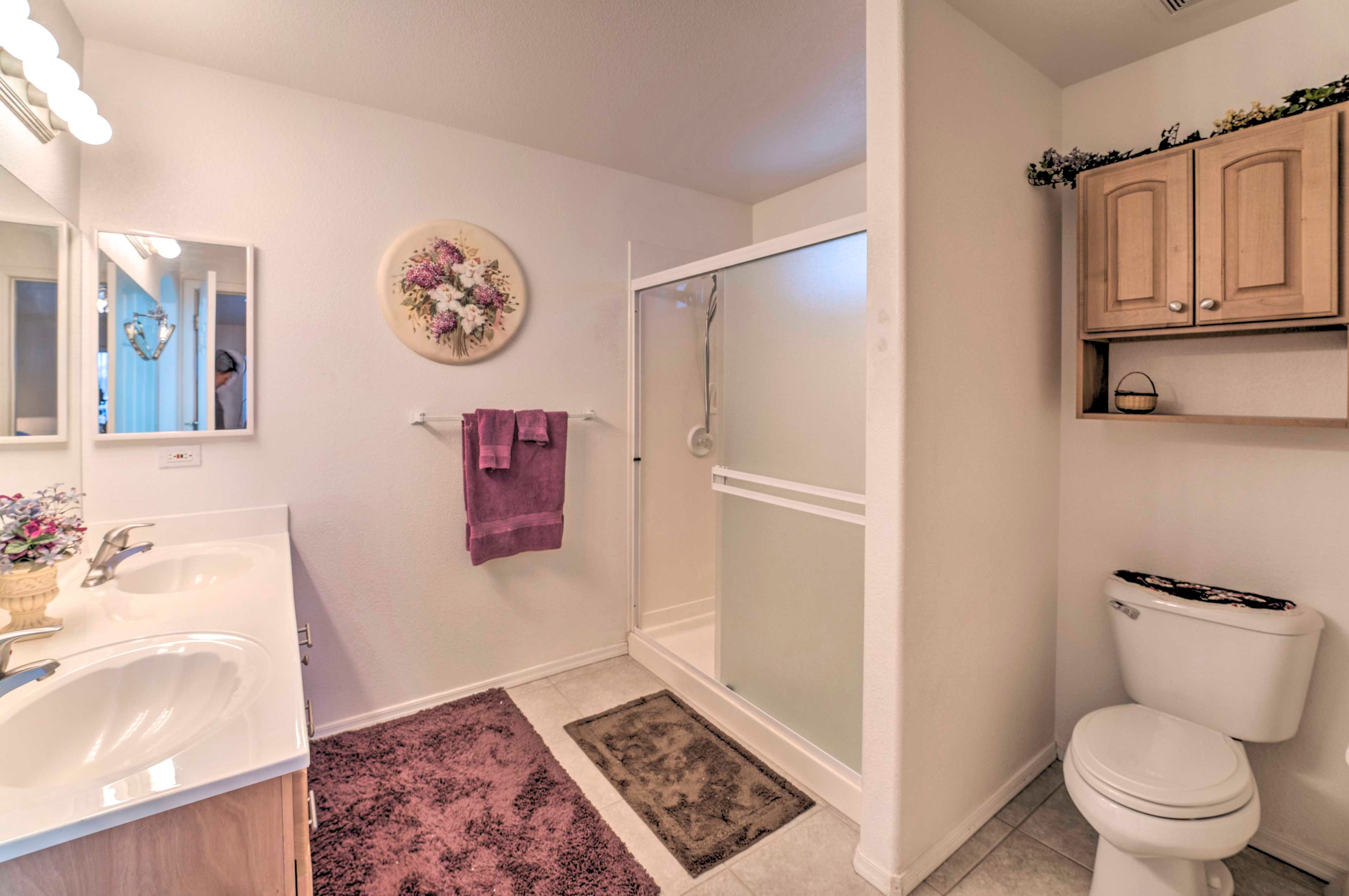 En-Suite Bathroom | Linens & Towels | Hair Dryer