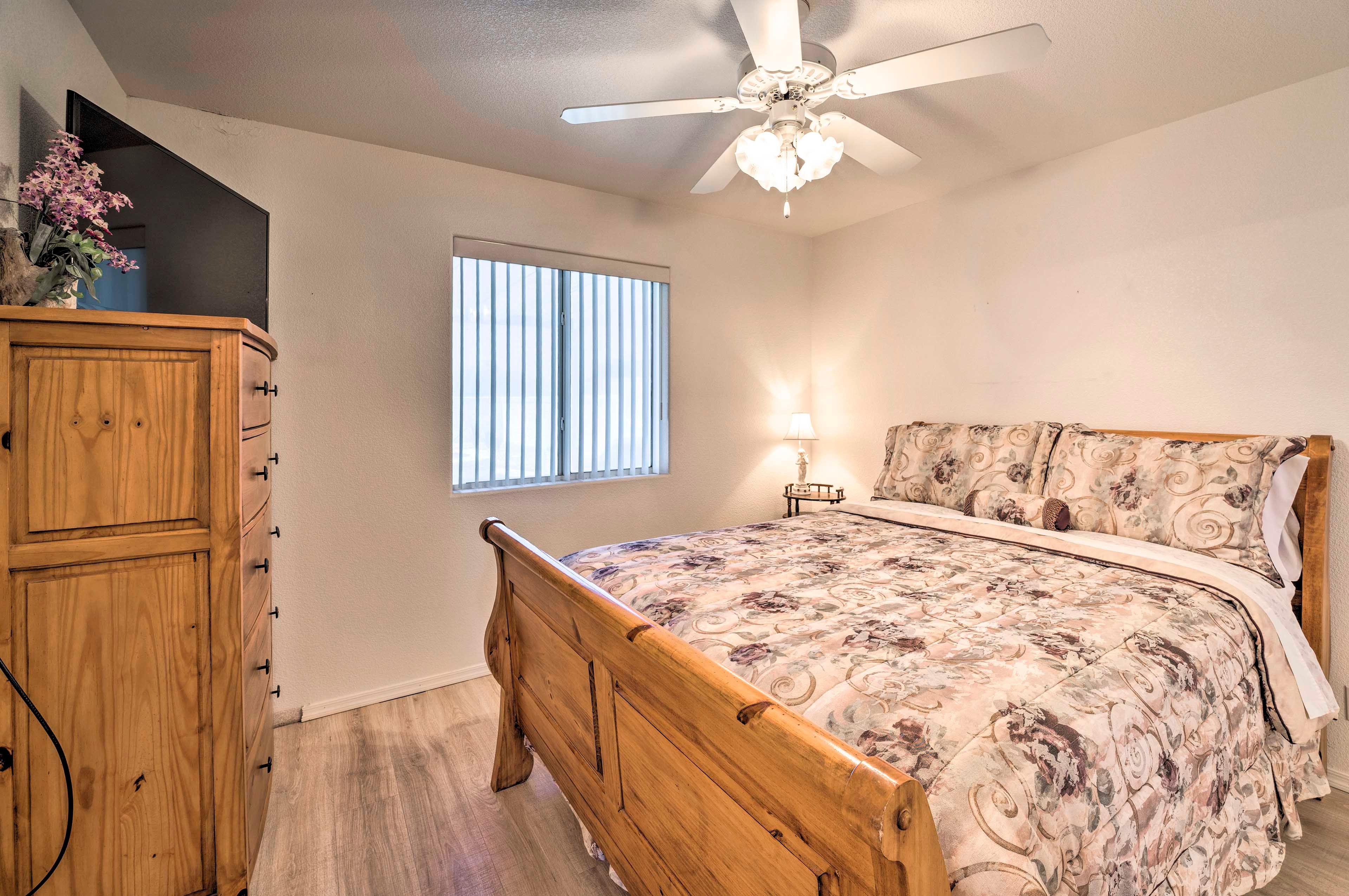 Bedroom 3 | Queen Bed | Smart TV w/ Cable