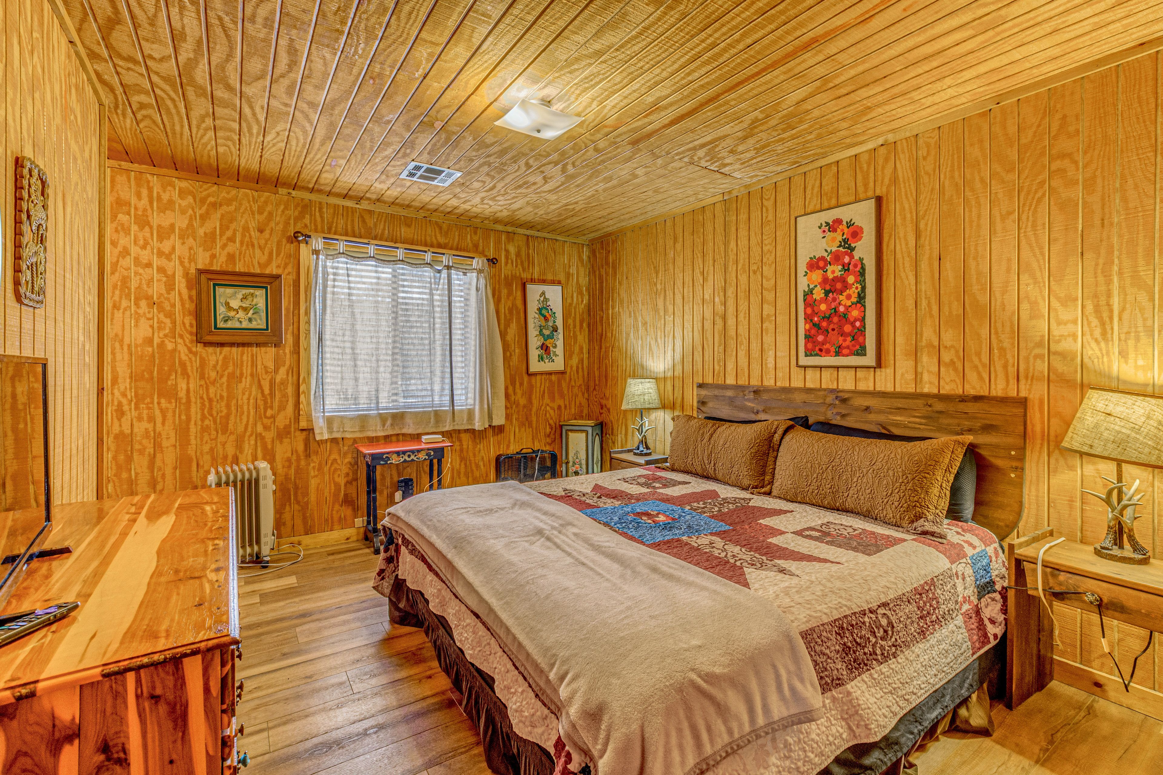 Bedroom 1 | King Bed | TV | En-Suite Bathroom