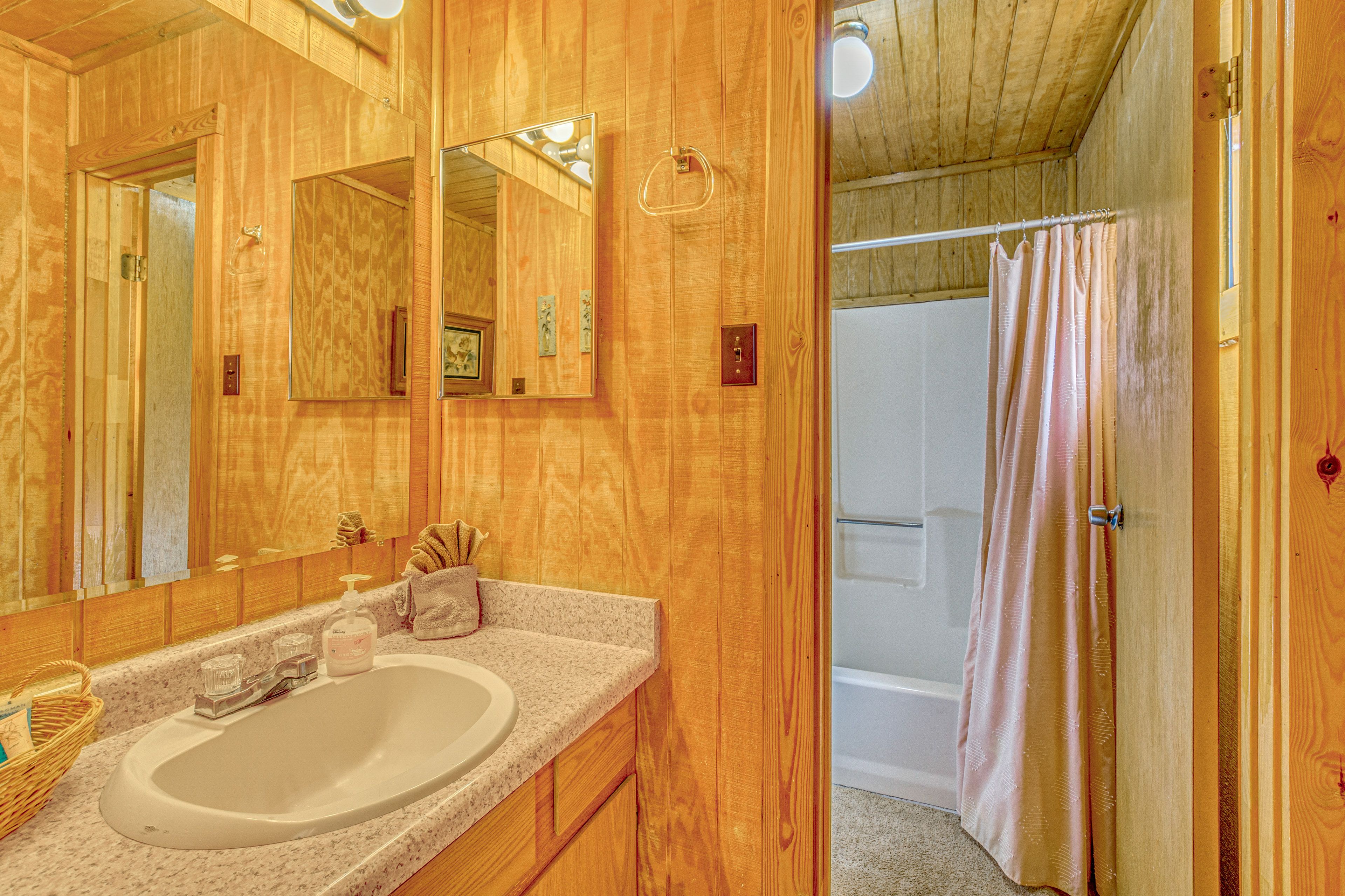 En-Suite Bathroom | Complimentary Toiletries